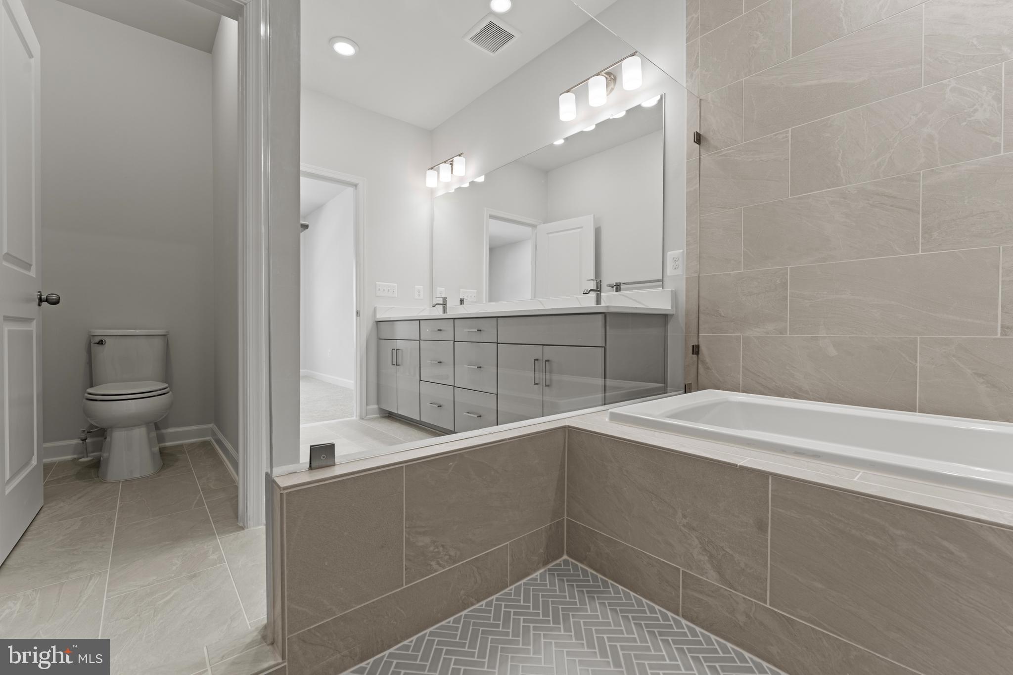 POTOMAC OVERLOOK - Residential