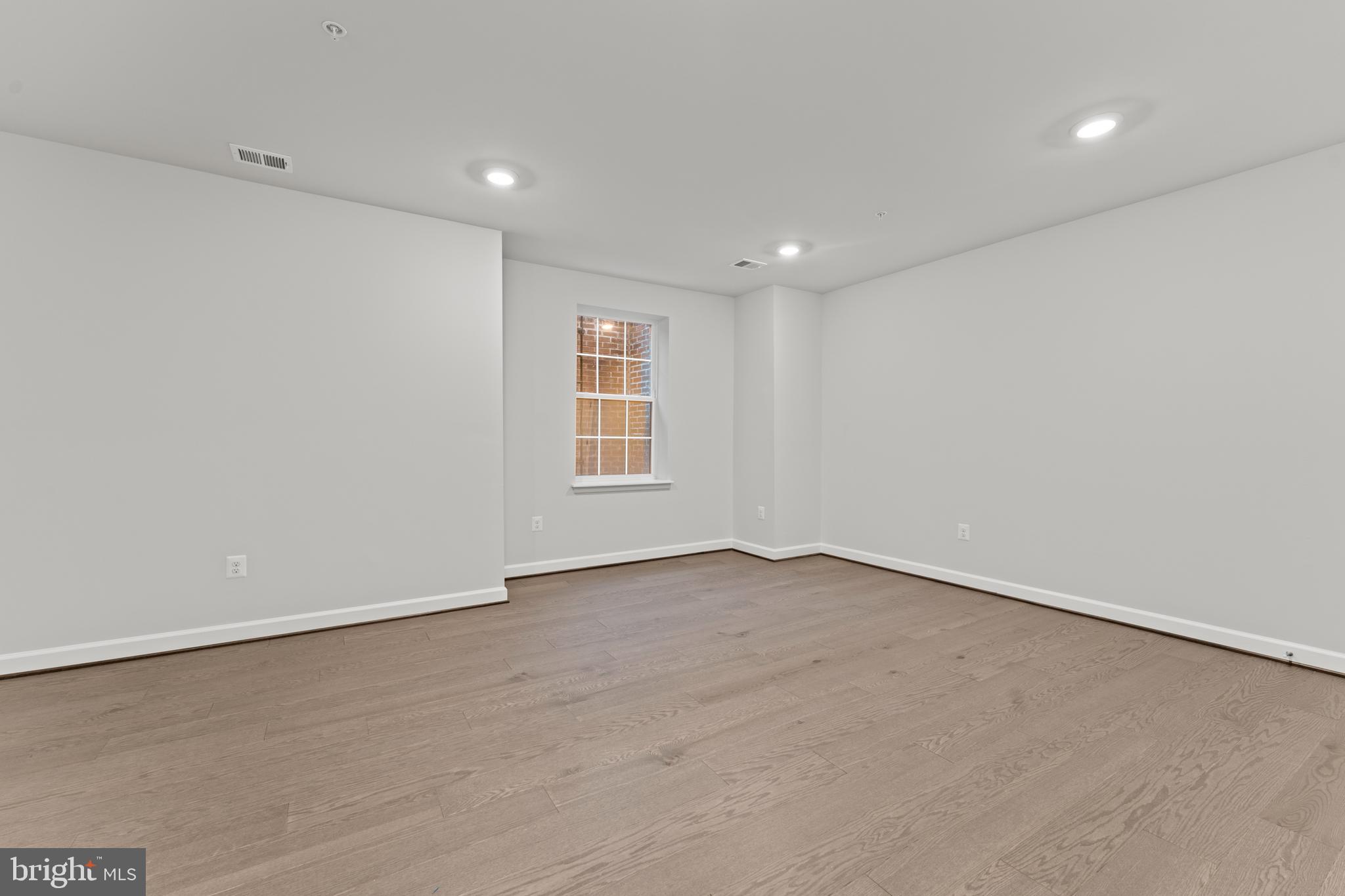 POTOMAC OVERLOOK - Residential