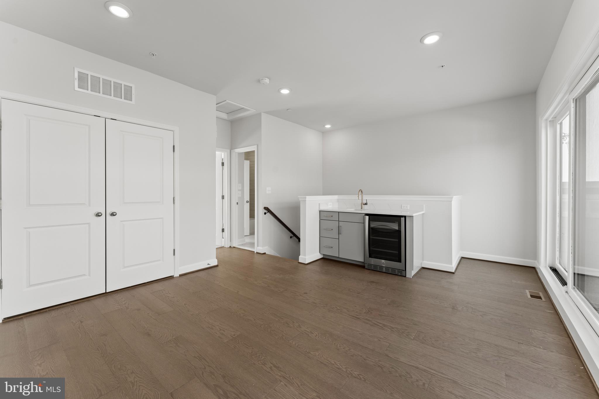 POTOMAC OVERLOOK - Residential