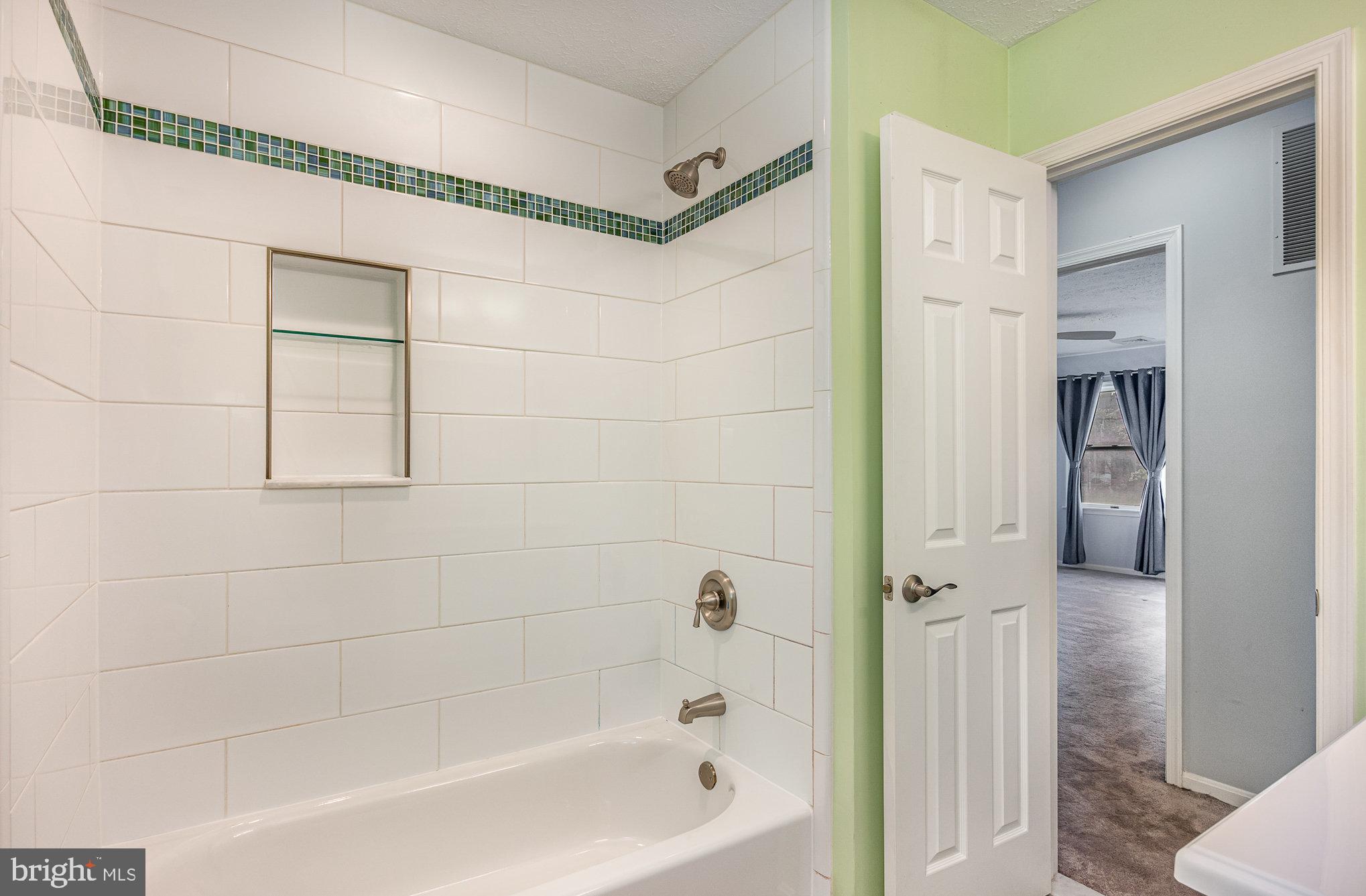 HUNTERS RUN - Residential