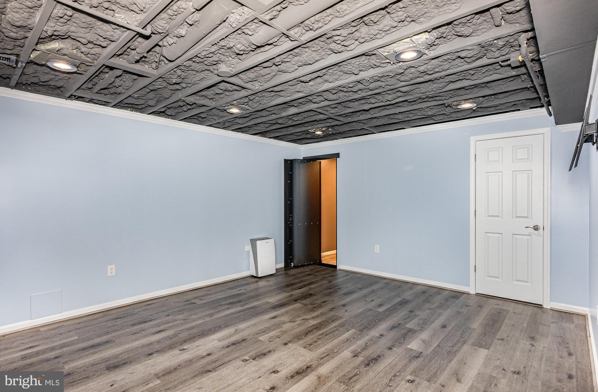 HUNTERS RUN - Residential