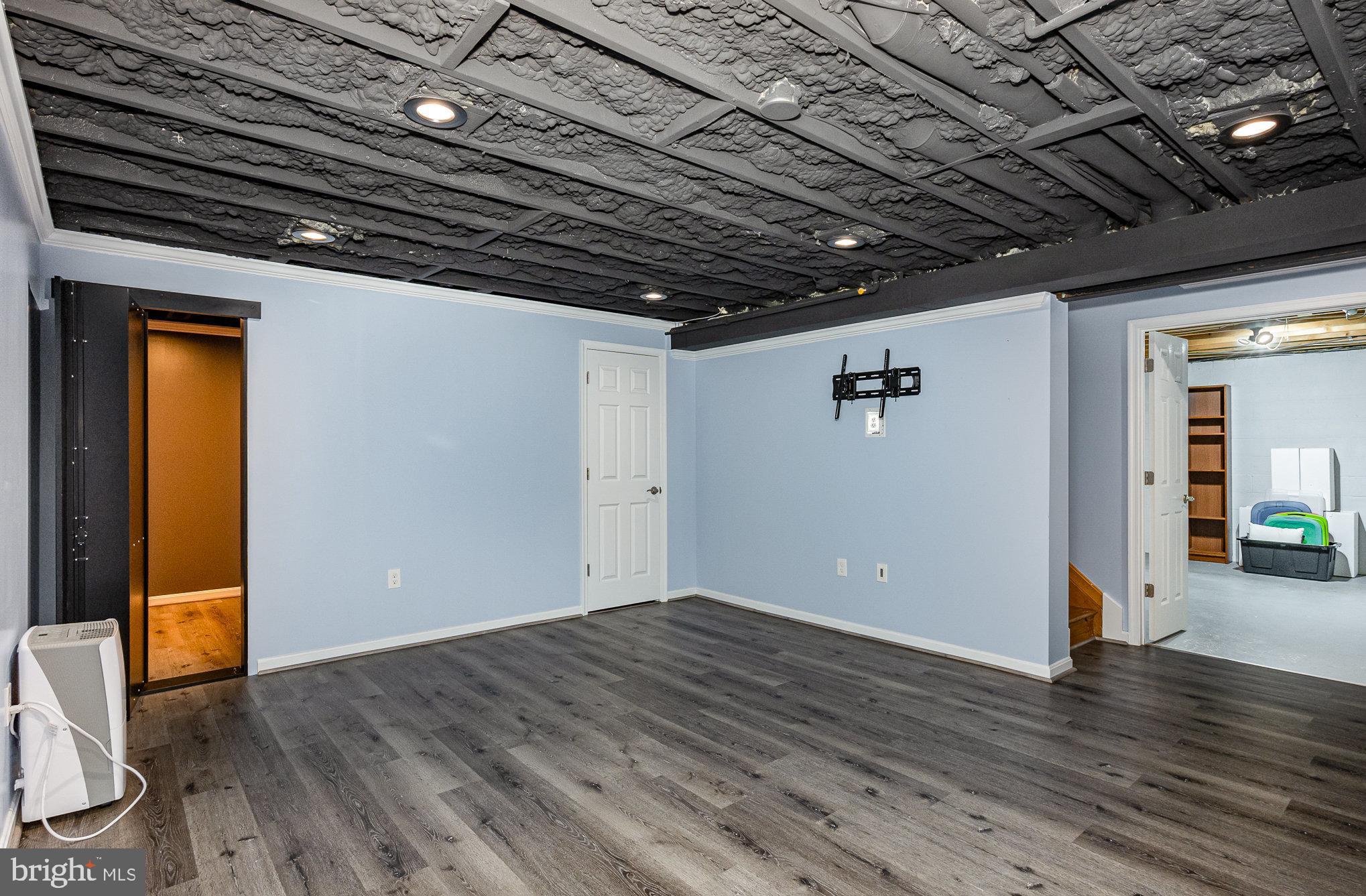 HUNTERS RUN - Residential