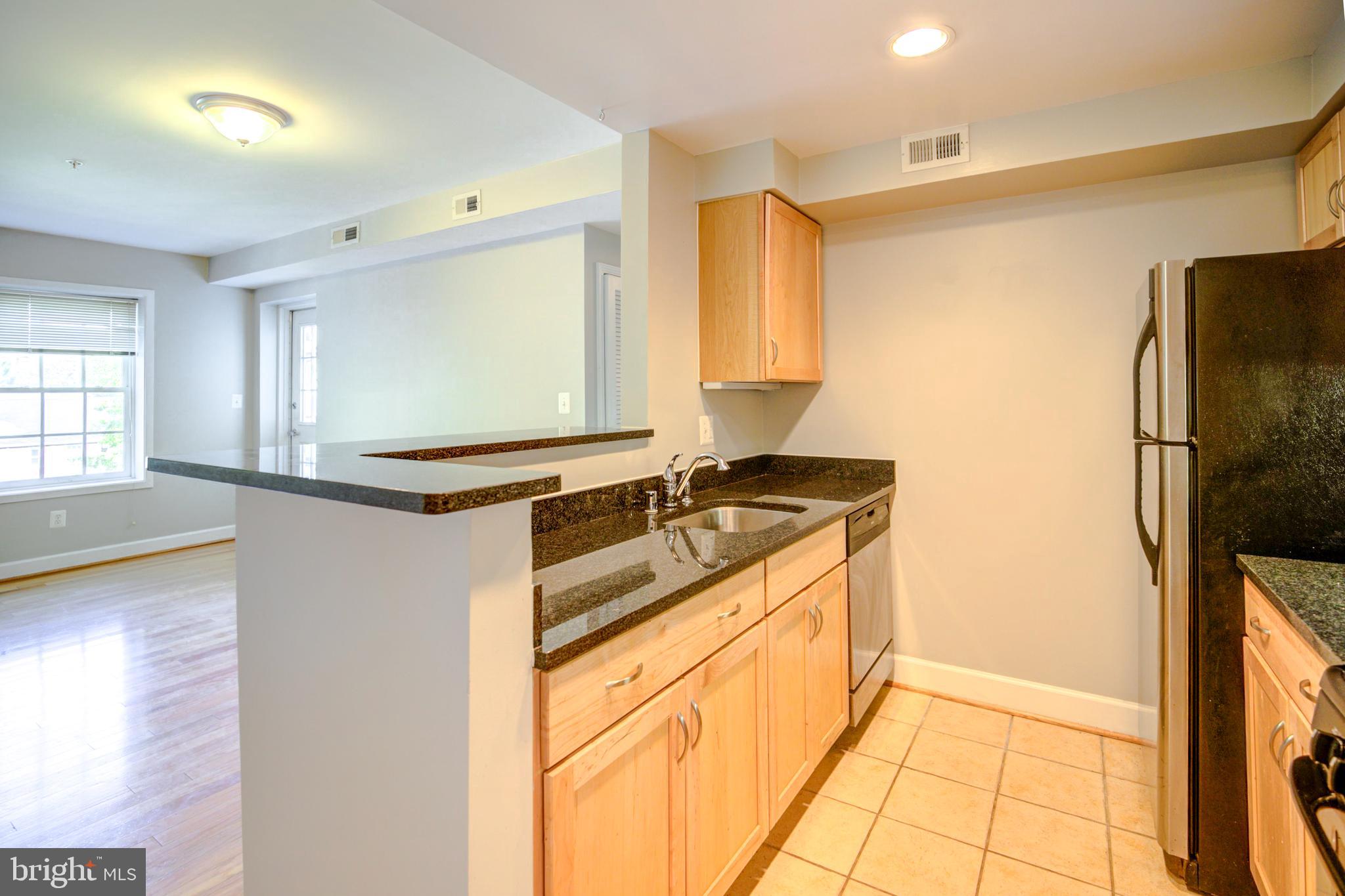 GATEHOUSE CONDOMINIUM - Residential Lease