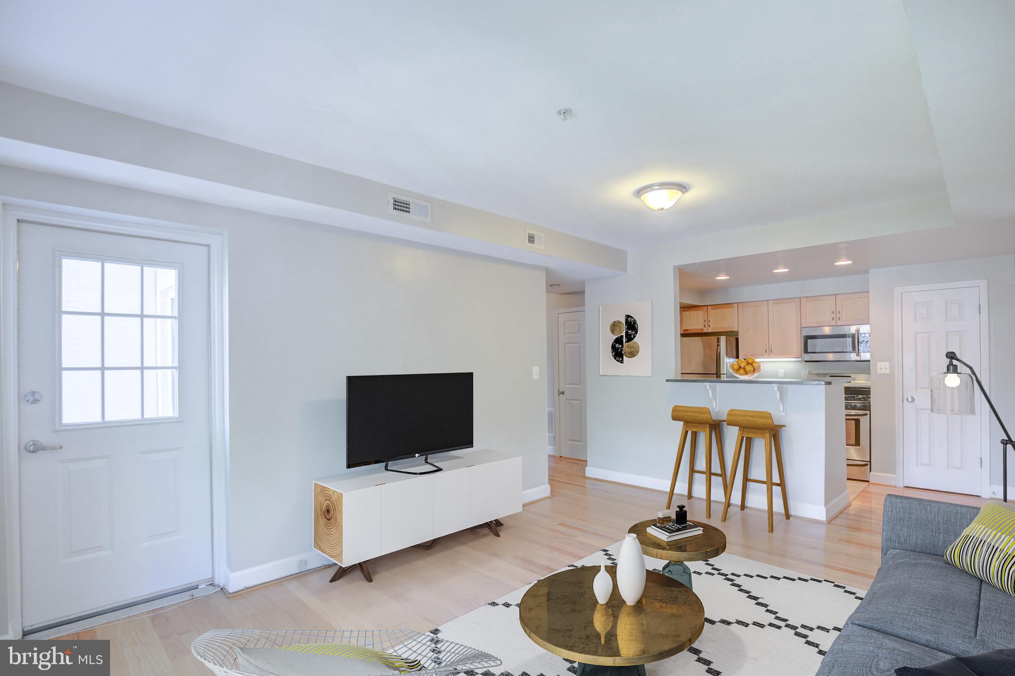 GATEHOUSE CONDOMINIUM - Residential Lease