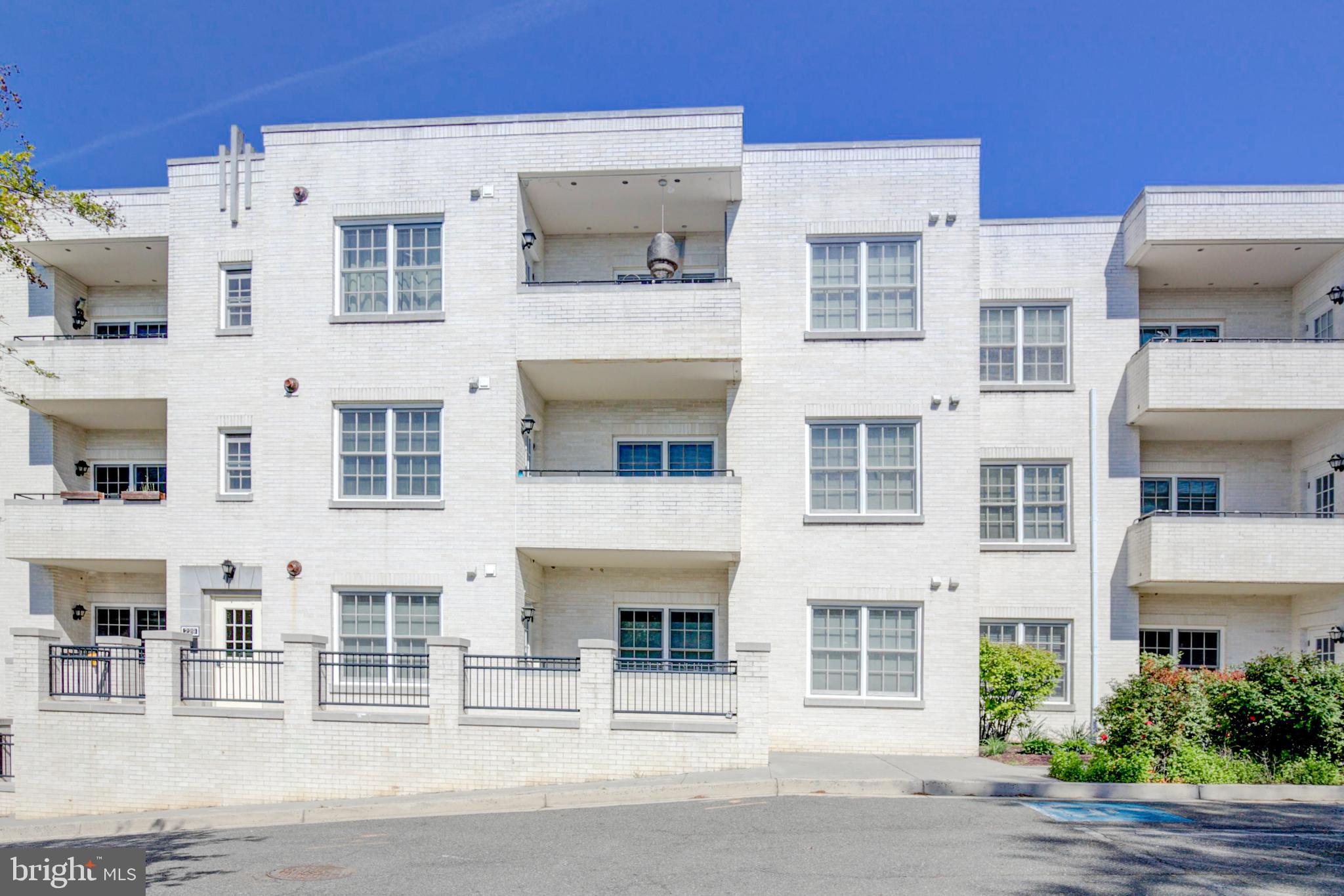 GATEHOUSE CONDOMINIUM - Residential Lease