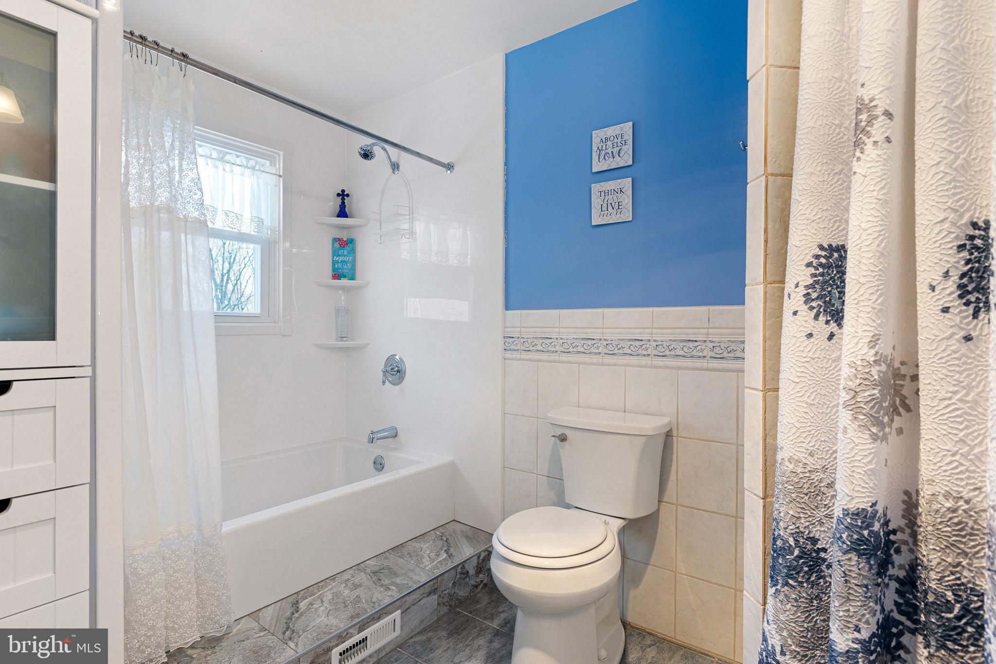 HICKORY WOODS - Residential