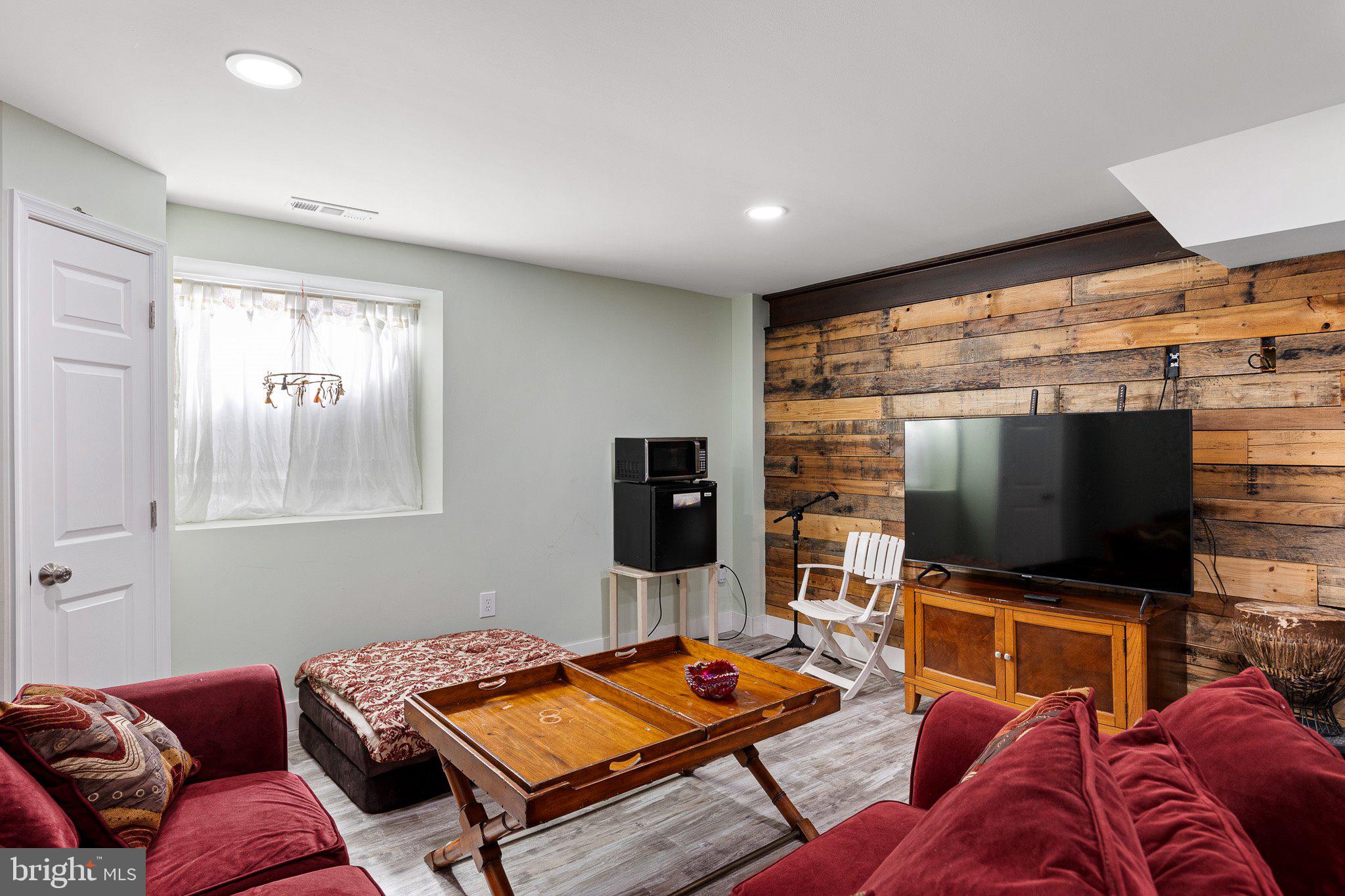 HICKORY WOODS - Residential