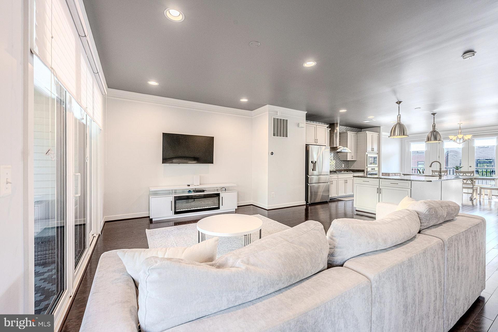 BRAMBLETON TOWN CENTER - Residential