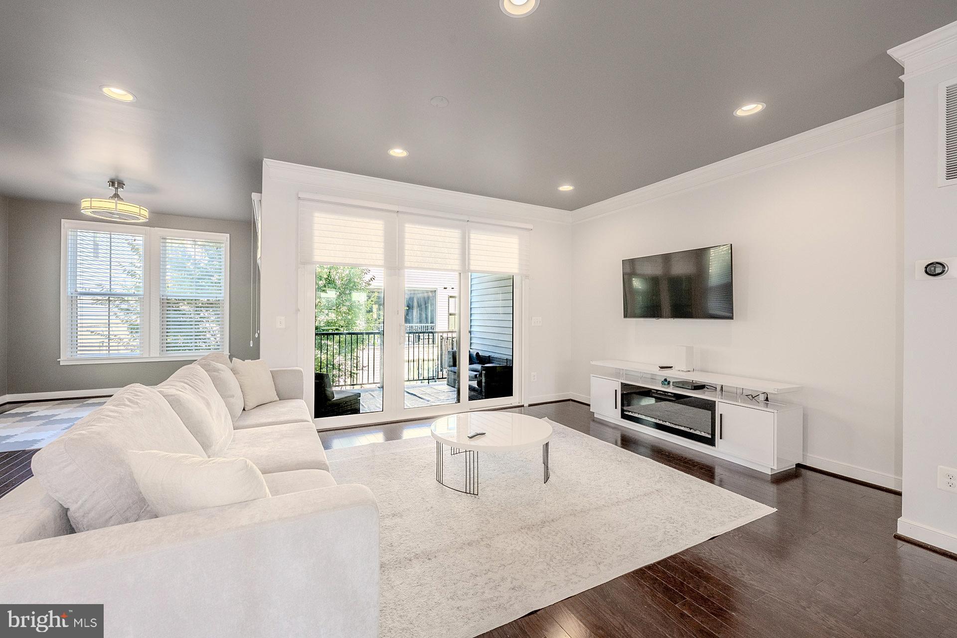 BRAMBLETON TOWN CENTER - Residential