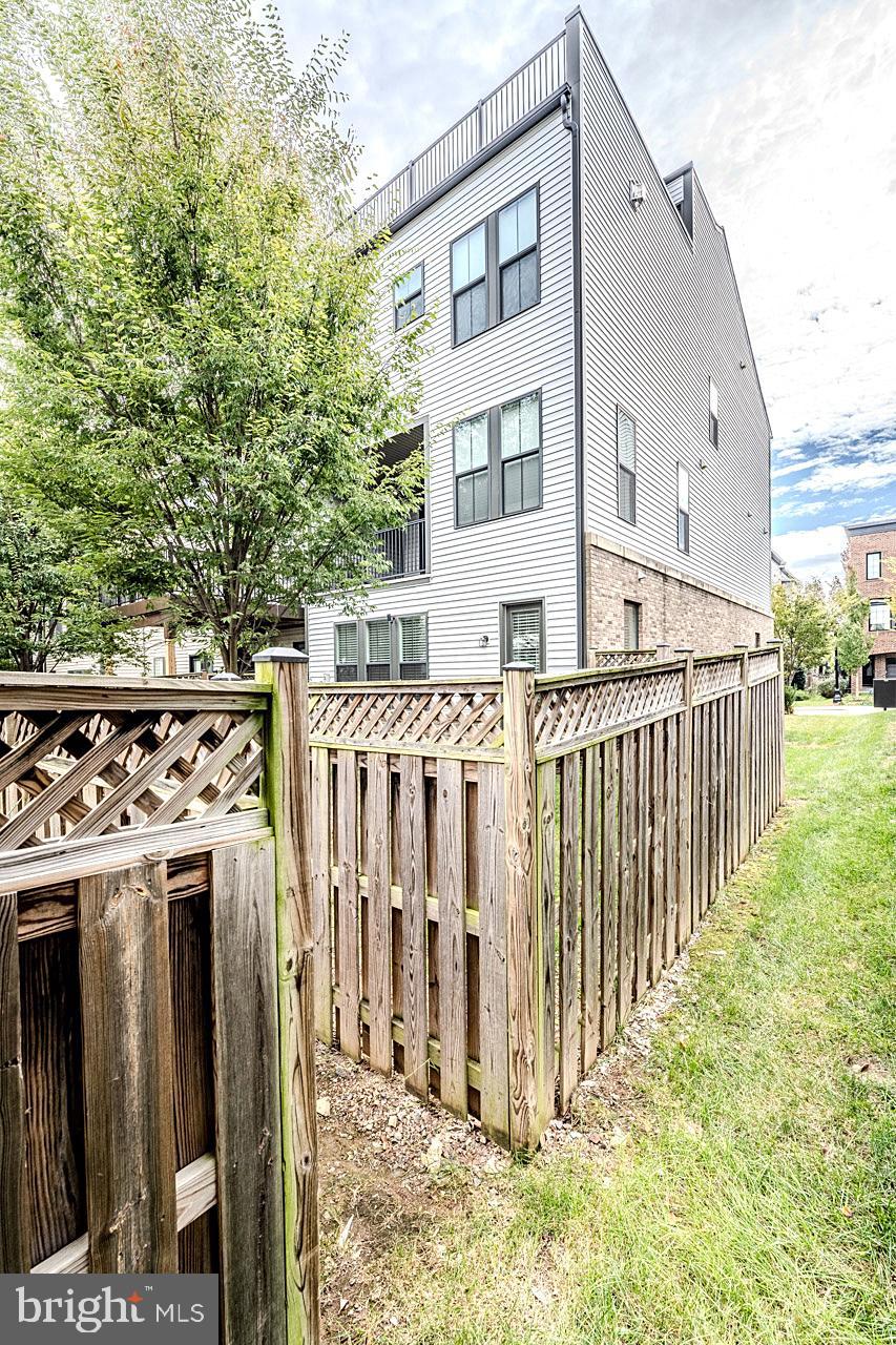 BRAMBLETON TOWN CENTER - Residential