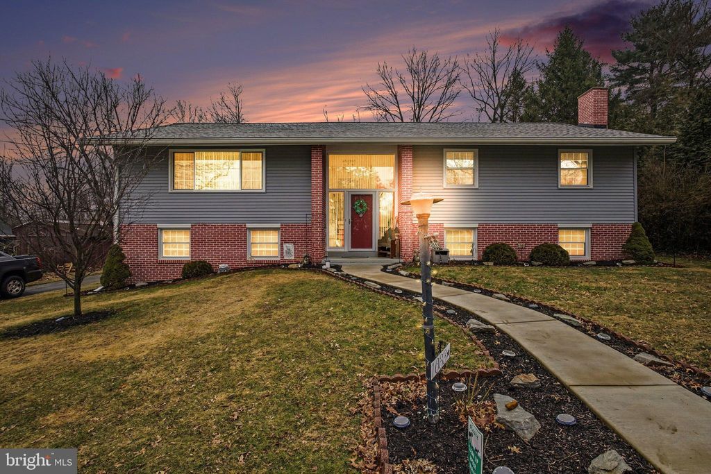 Photo of 1033 S Mount Joy Street, ELIZABETHTOWN, PA 17022 (MLS # PALA2084440)