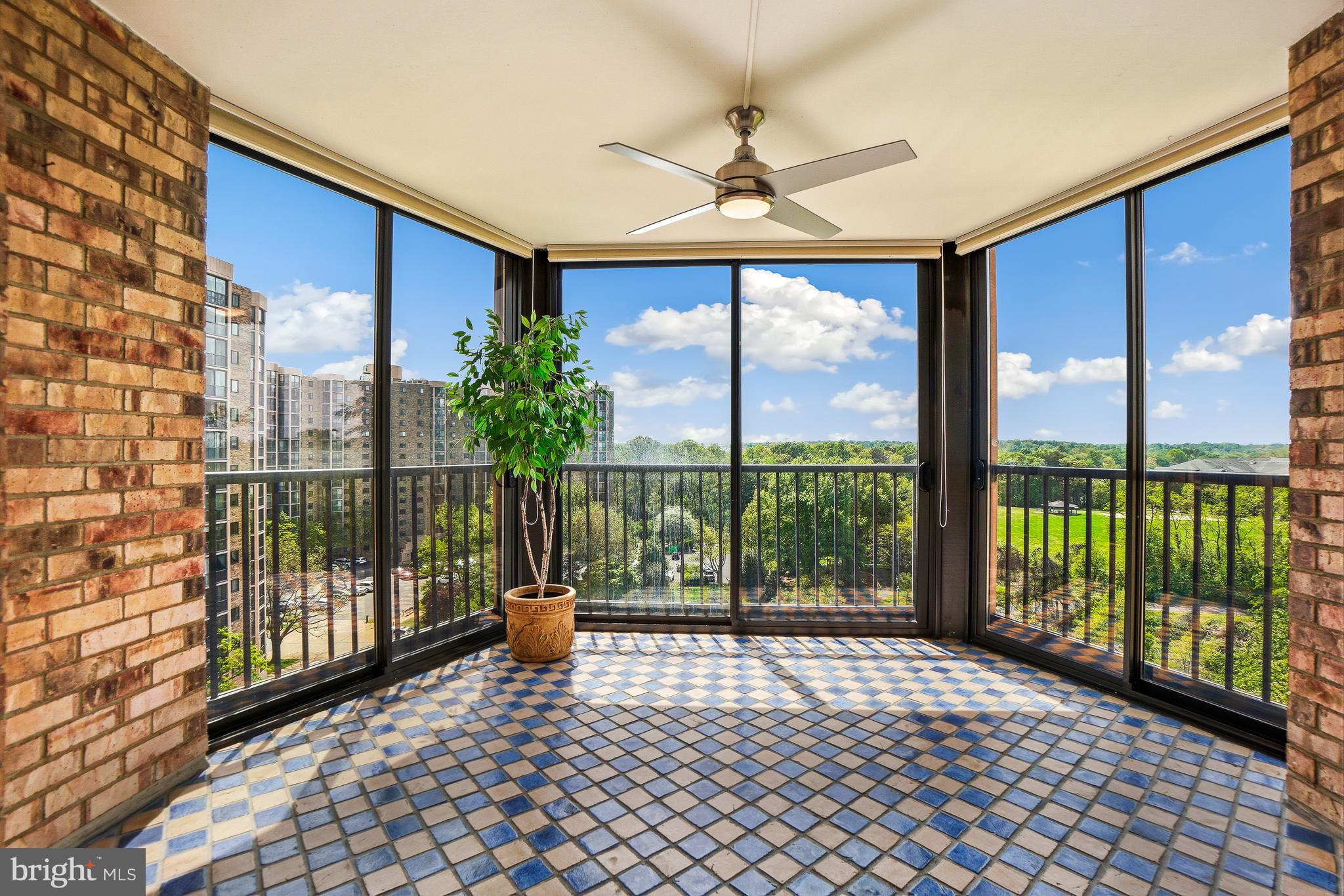 MONTEBELLO - Residential