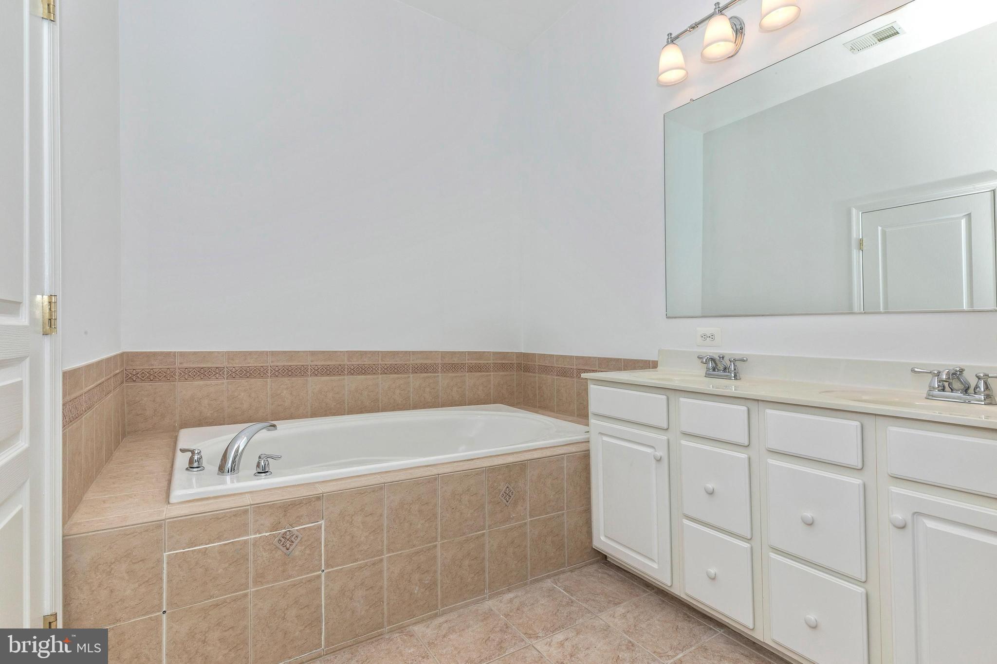 VILLAGES OF URBANA - Residential Lease