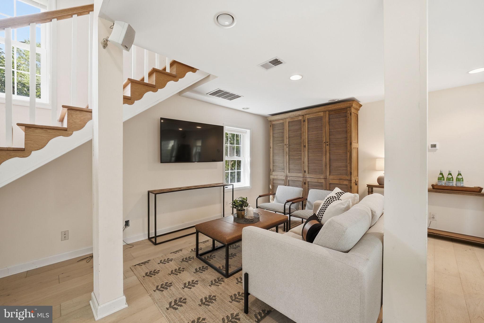 CHEVY CHASE - Residential