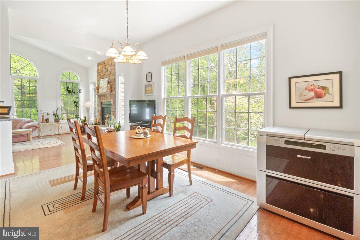 WINDSOR KNOLLS - Residential