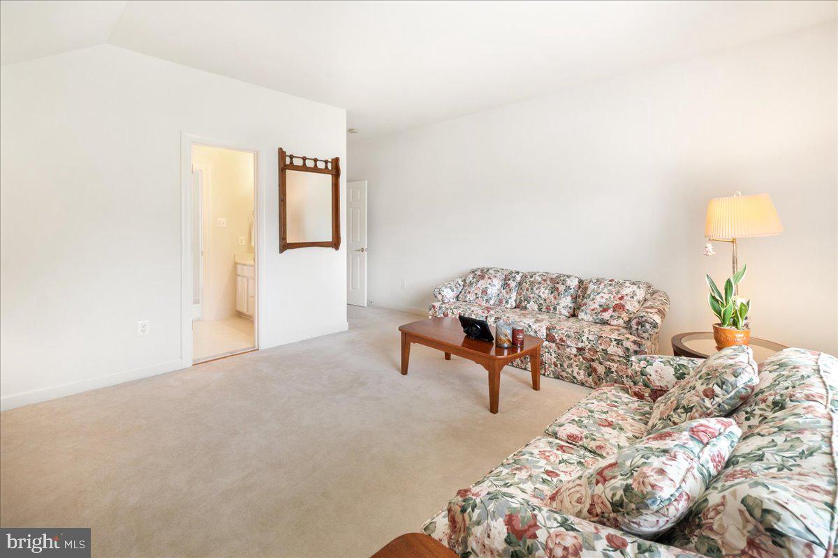 WINDSOR KNOLLS - Residential