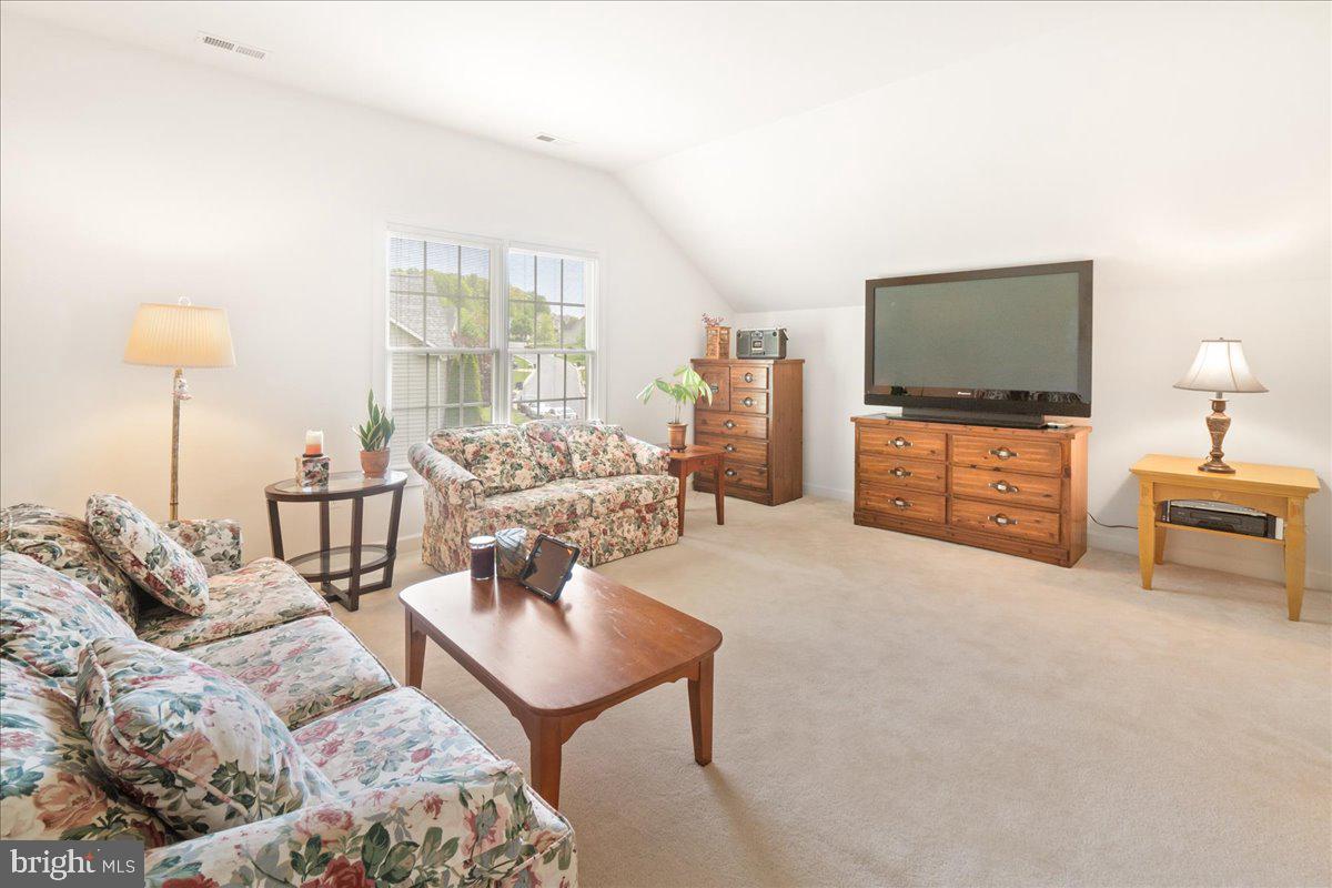 WINDSOR KNOLLS - Residential