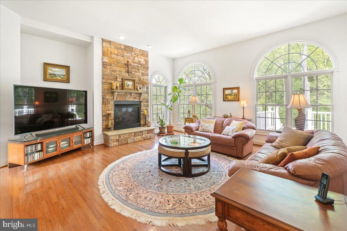 WINDSOR KNOLLS - Residential