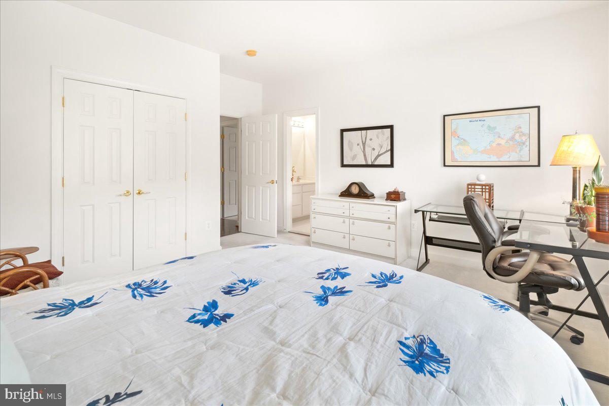 WINDSOR KNOLLS - Residential