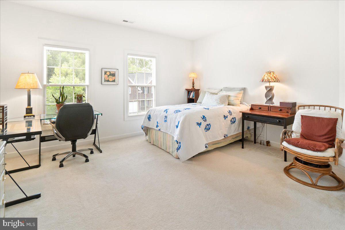 WINDSOR KNOLLS - Residential