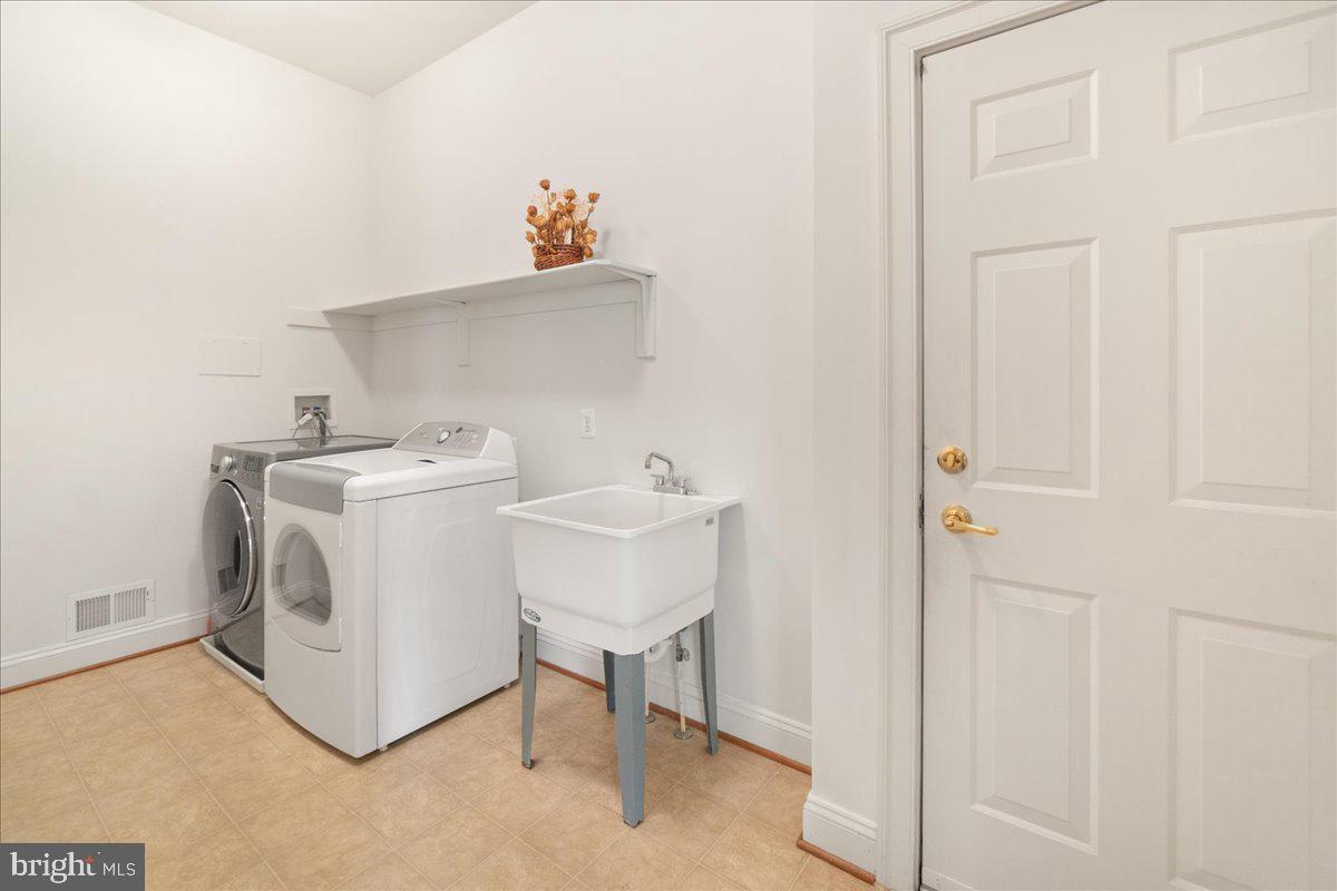 WINDSOR KNOLLS - Residential