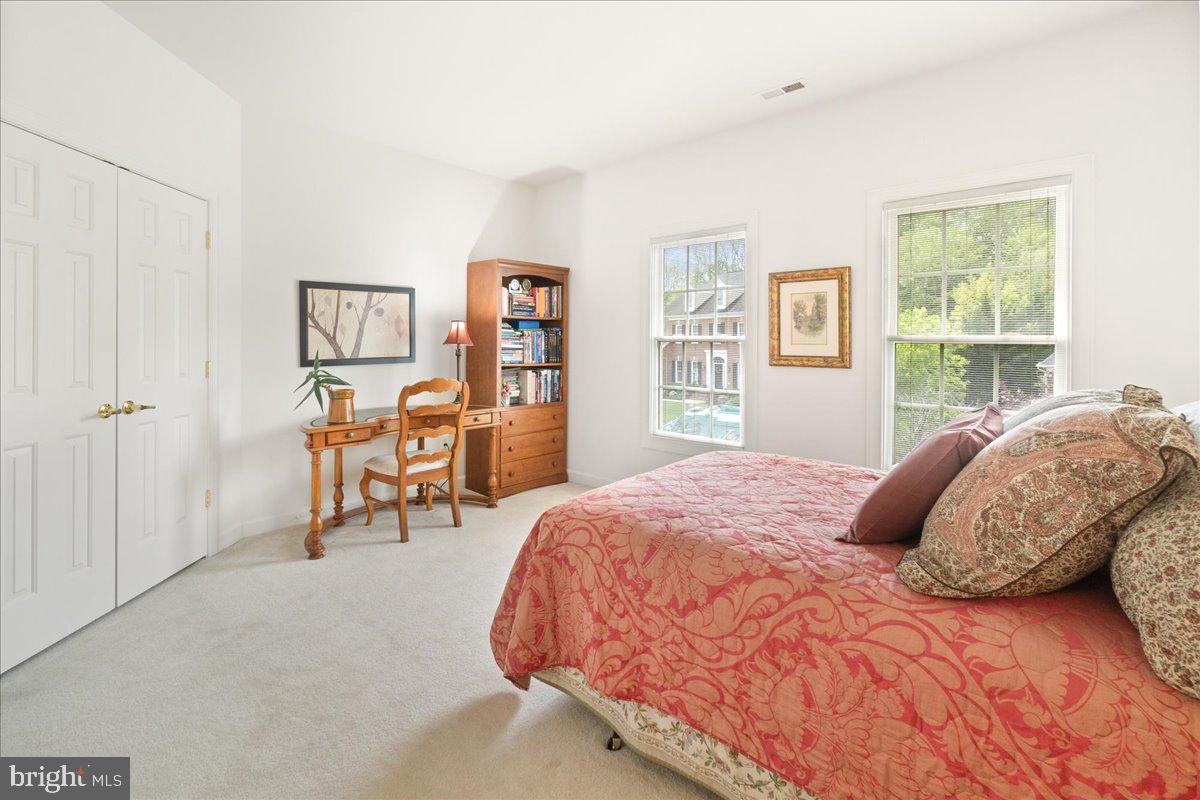 WINDSOR KNOLLS - Residential