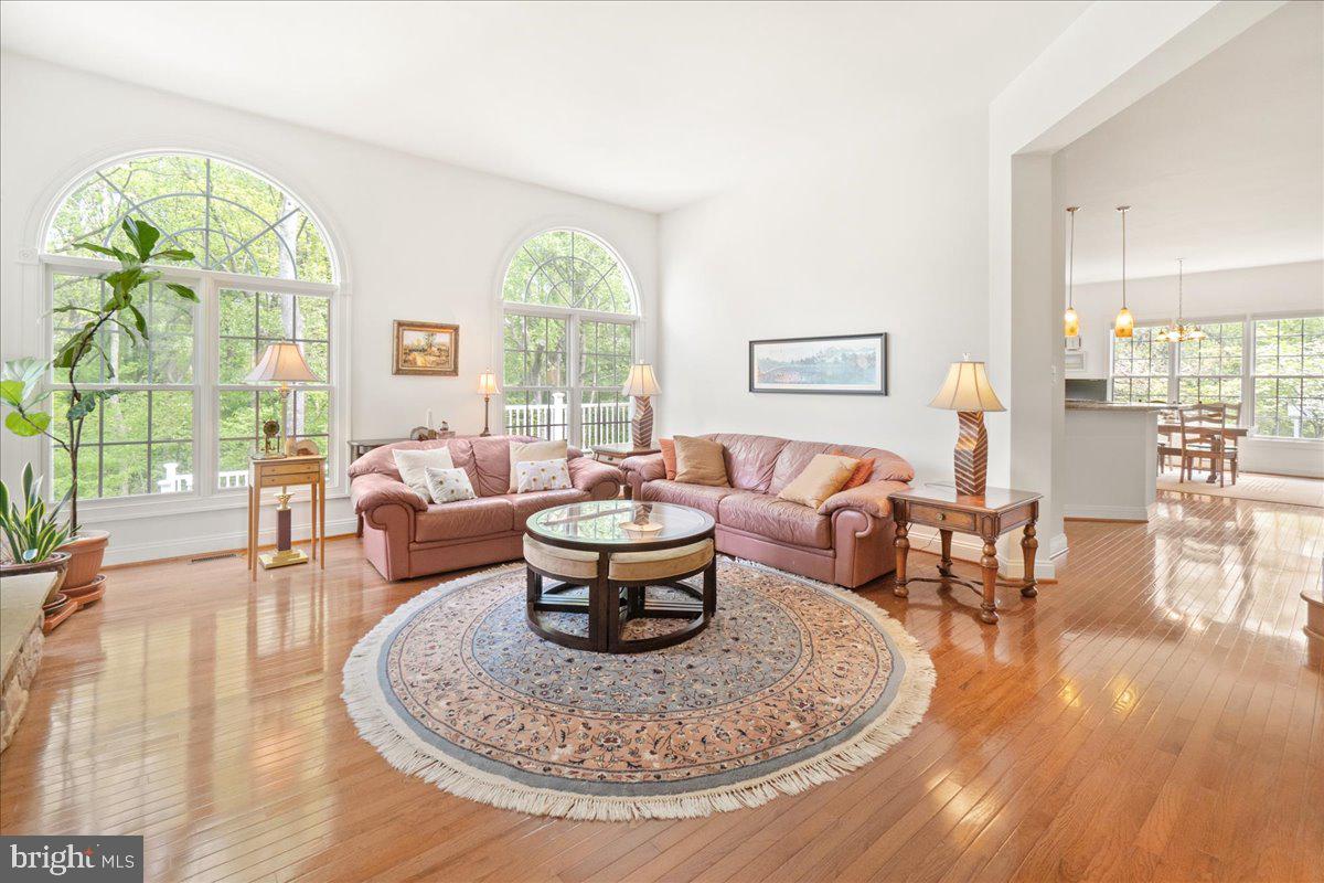 WINDSOR KNOLLS - Residential