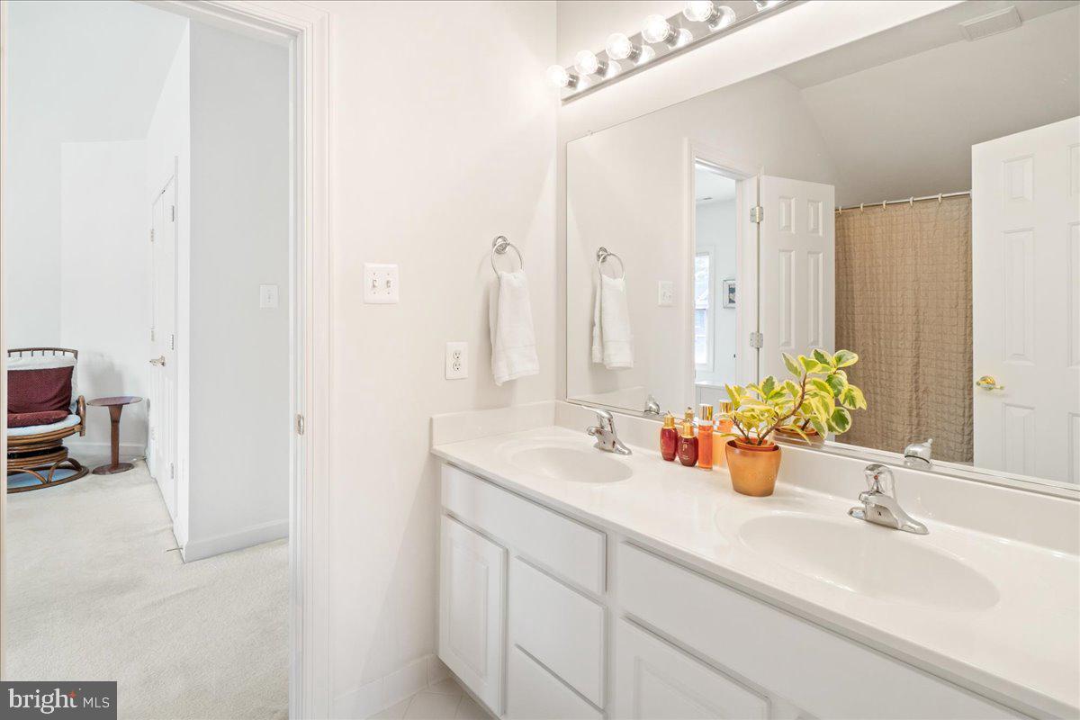 WINDSOR KNOLLS - Residential