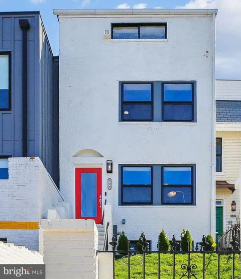 329 15TH STREET NE WASHINGTON DC 20002