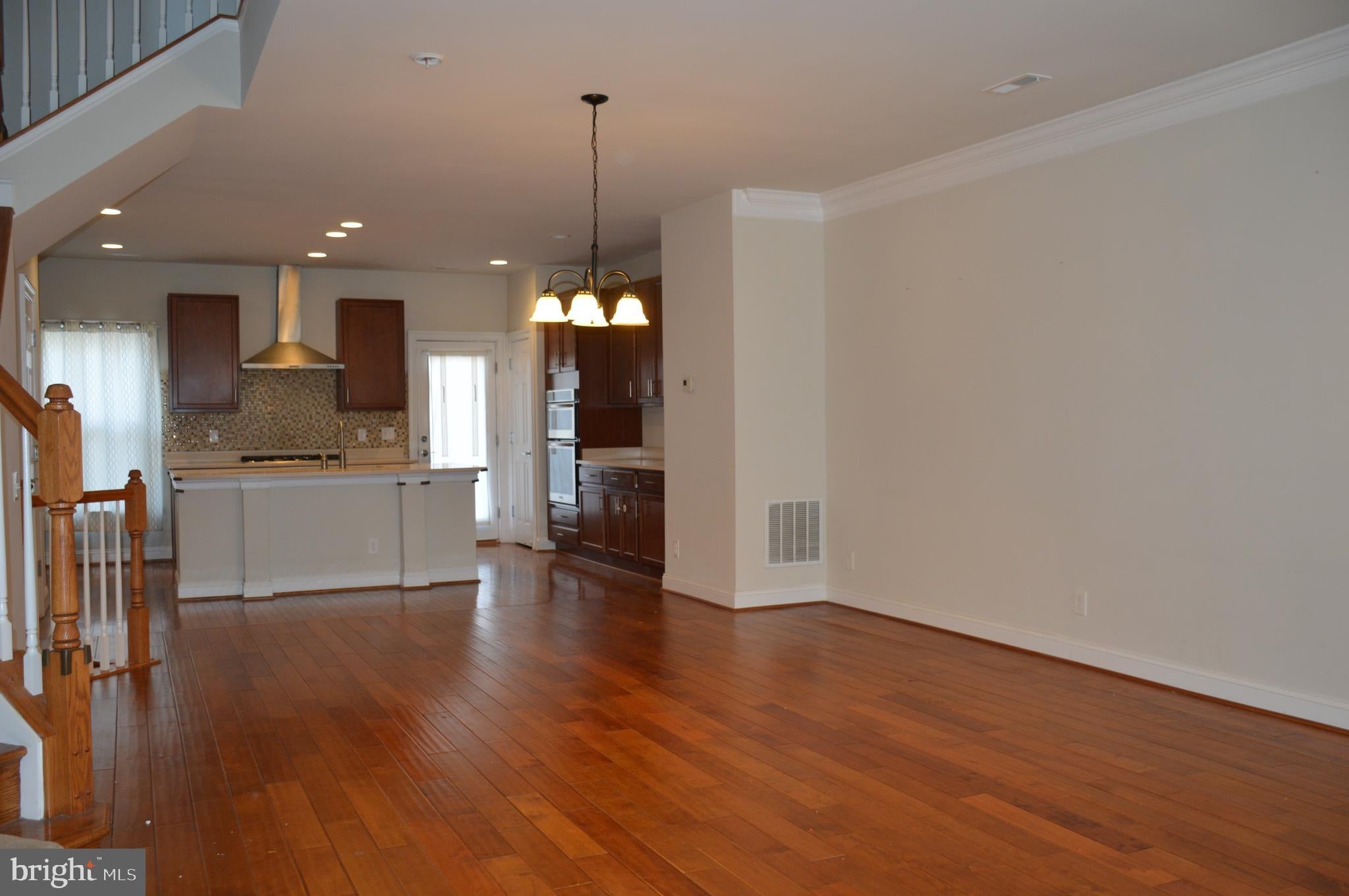 3059 WATERLOO LANE