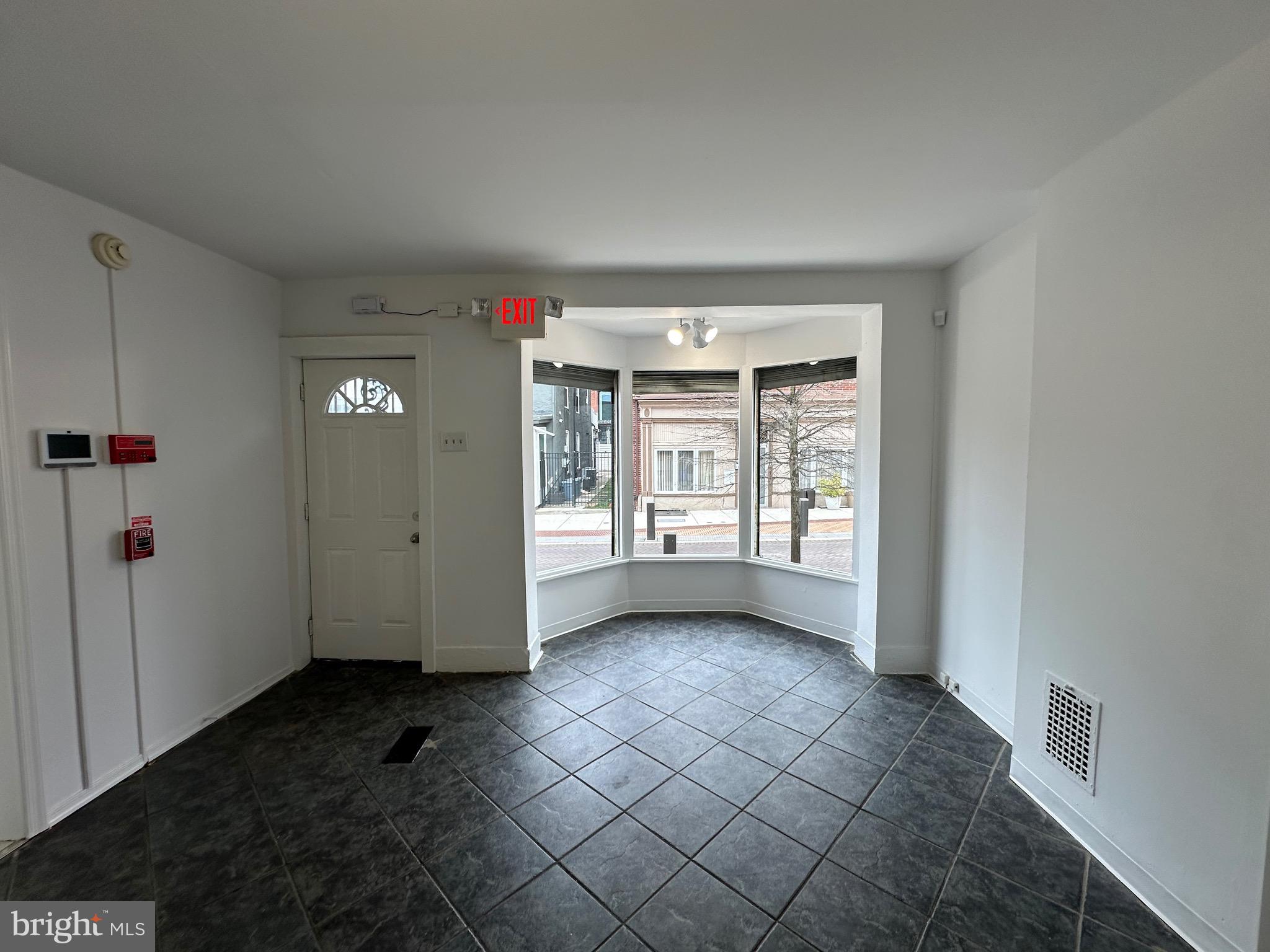 GERMANTOWN - Commercial Sale