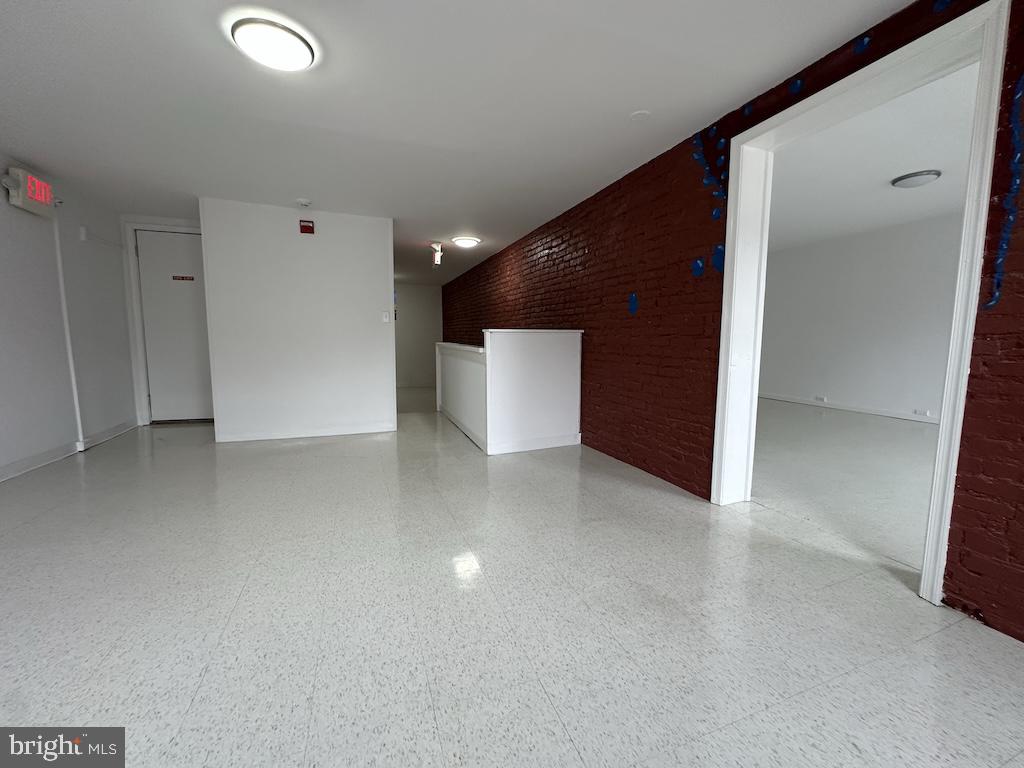 GERMANTOWN - Commercial Sale