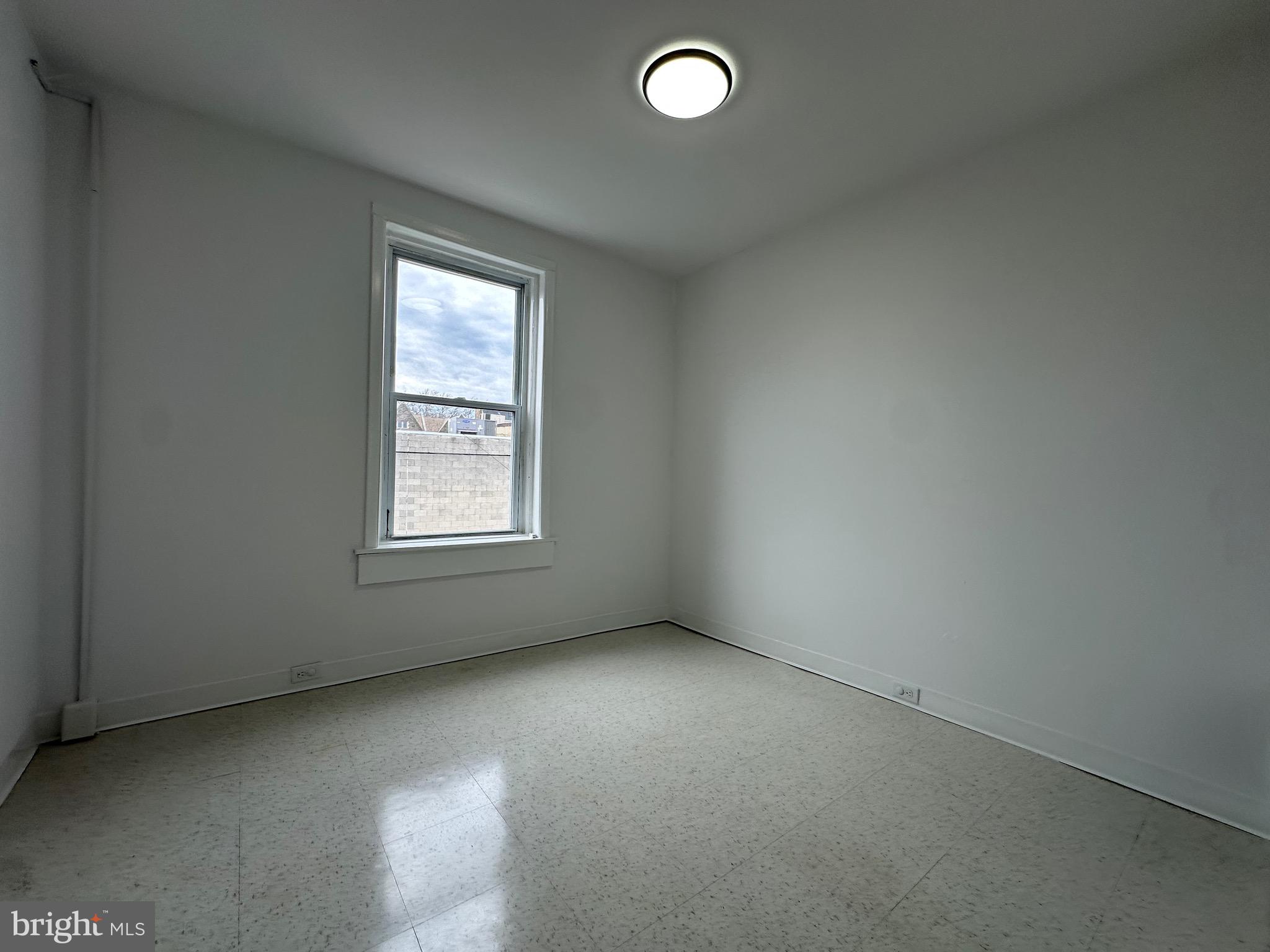 GERMANTOWN - Commercial Sale