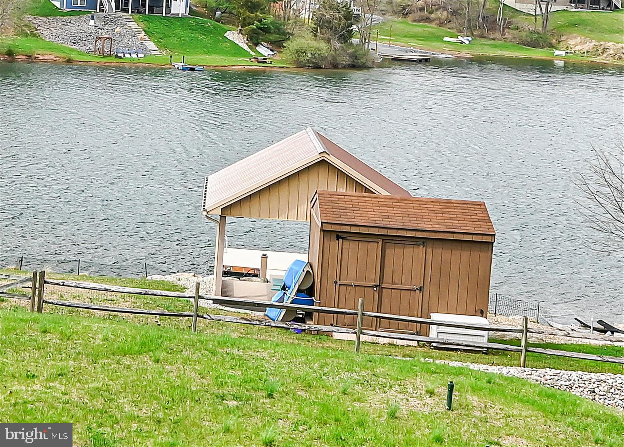 LAKE WYNONAH - Residential