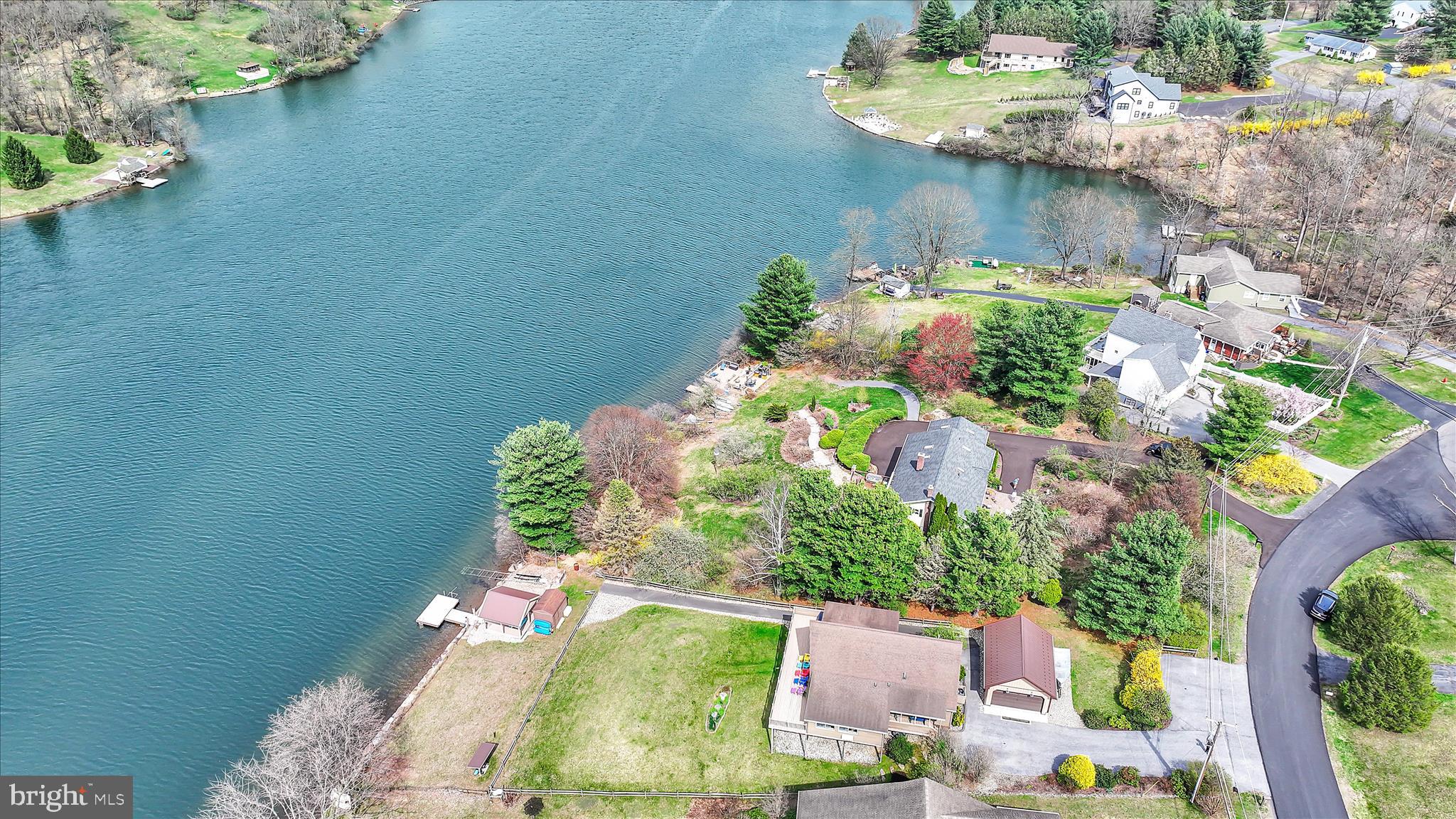 LAKE WYNONAH - Residential