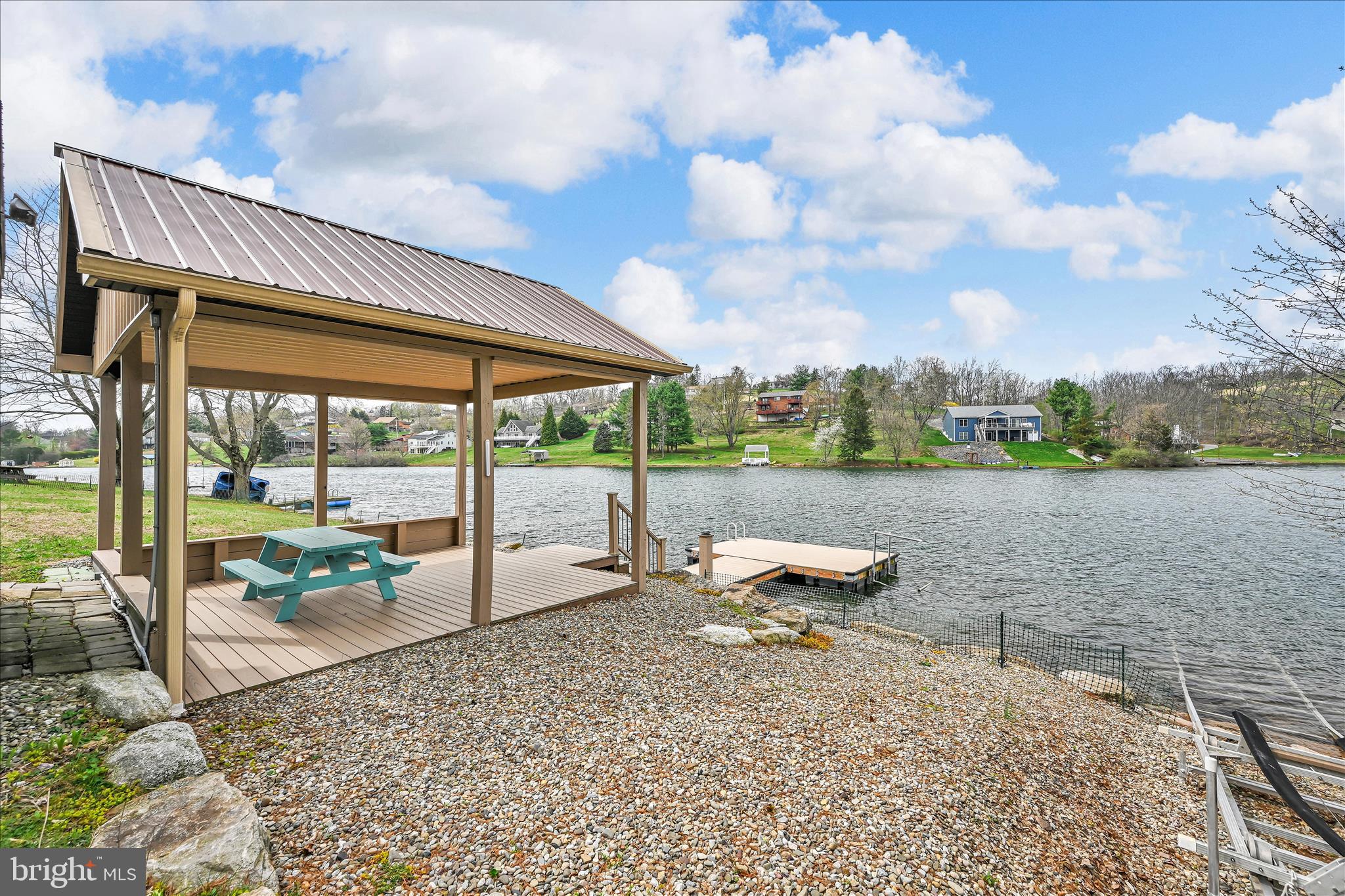 LAKE WYNONAH - Residential