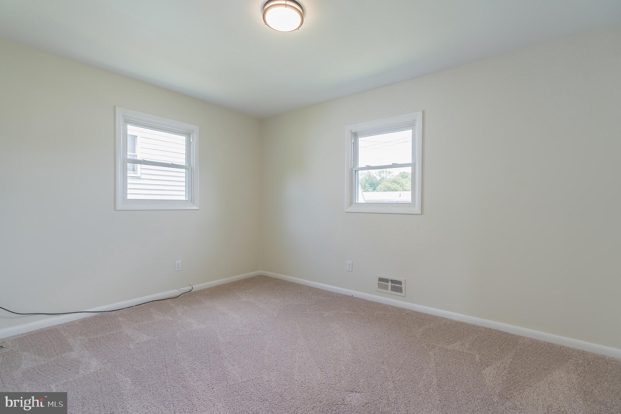 PLEASANTVILLE - Residential