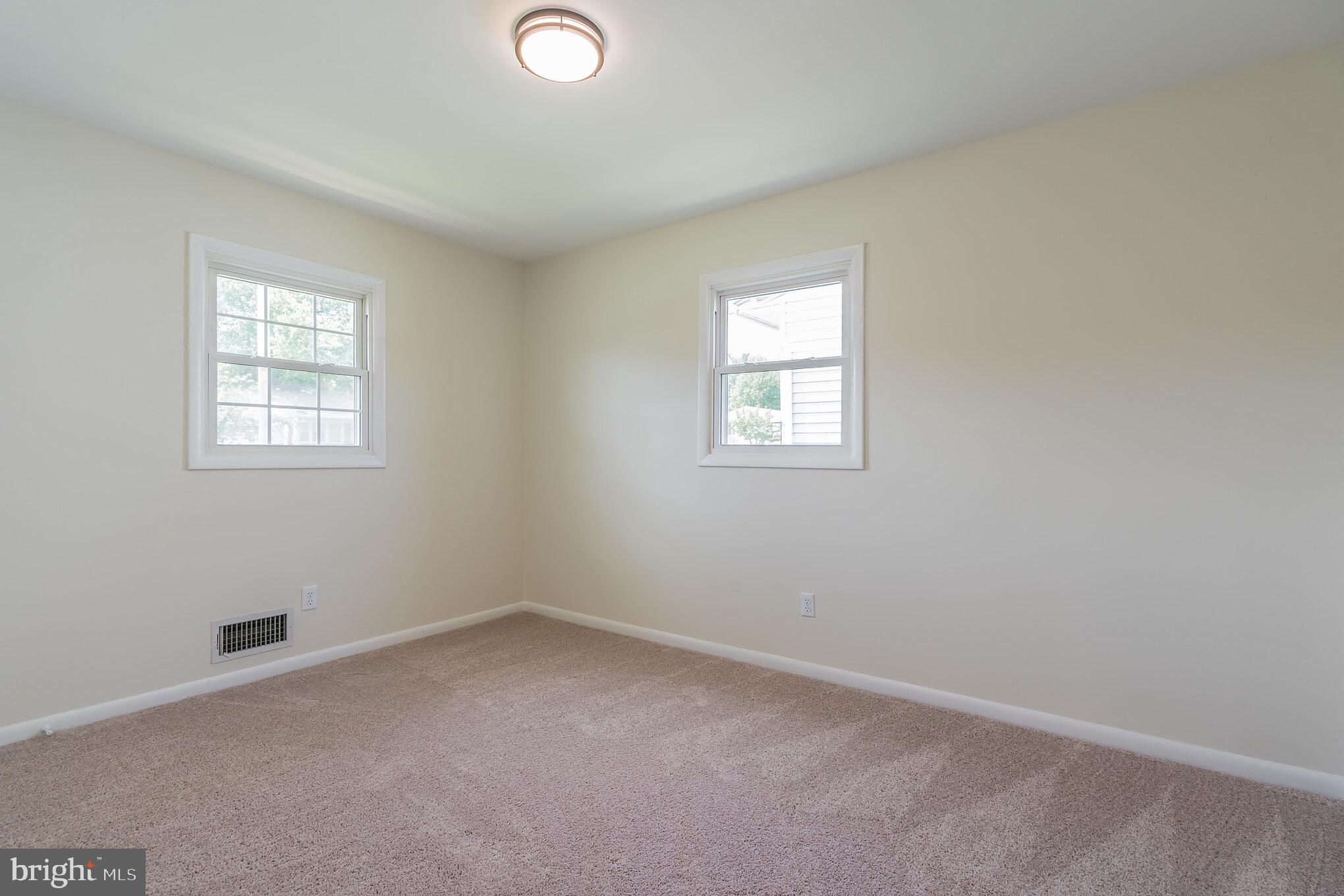 PLEASANTVILLE - Residential