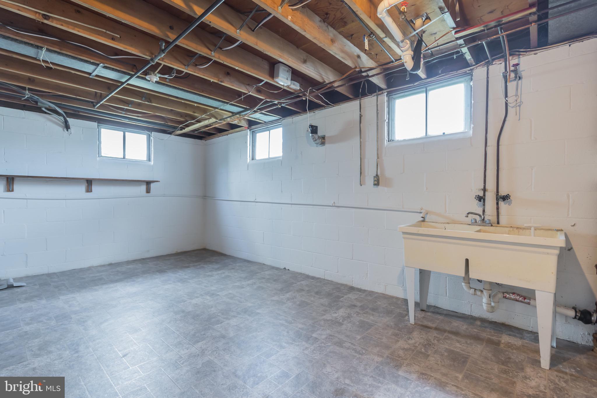 PLEASANTVILLE - Residential