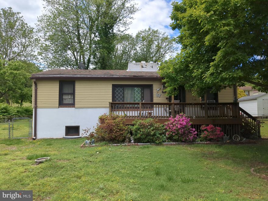 Great opportunity for investors or cash buyers! This as-is rancher in Dares Beach is discounted for a fast sale. Ideal for FHA203k or USDA rehab loans. Features a large 0.207-acre lot, with access to a community beach and boat ramp on the Chesapeake Bay. Conveniently located near shopping, restaurants, and an easy commute to Pax River Naval Base, DC, and Annapolis.