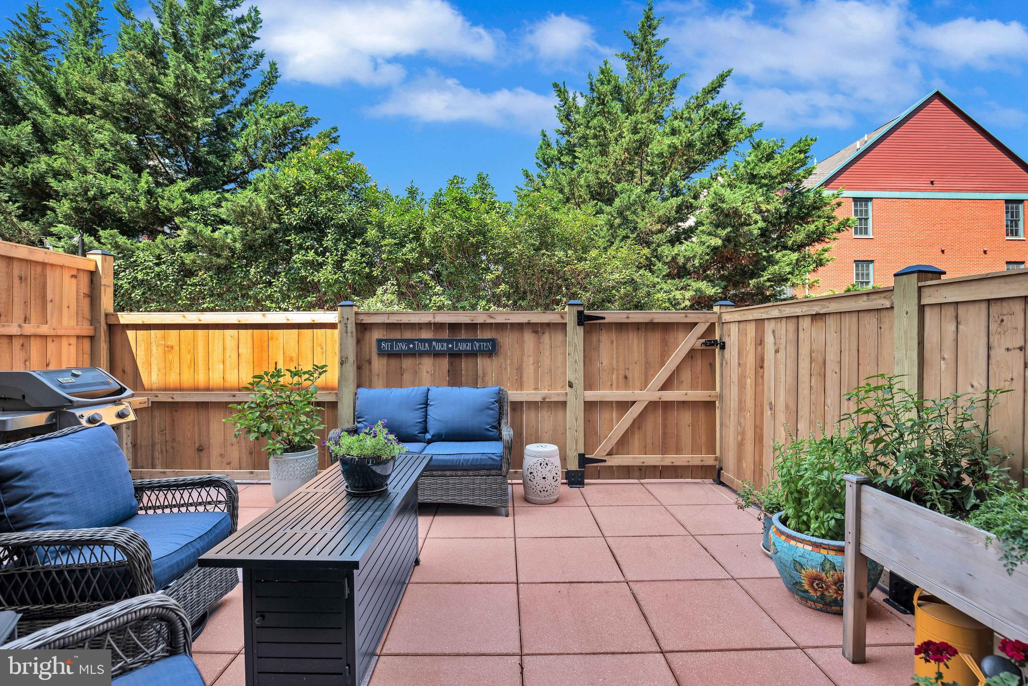 OLD TOWN COURT - Residential