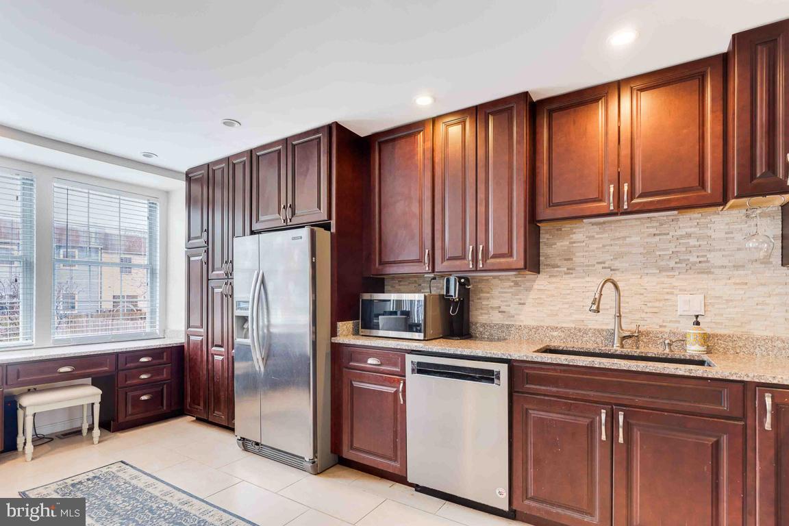 DEVONSHIRE TOWNHOMES - Residential