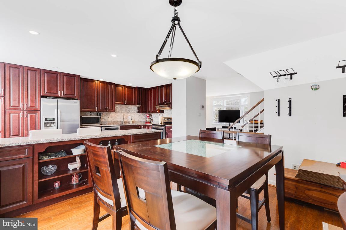 DEVONSHIRE TOWNHOMES - Residential