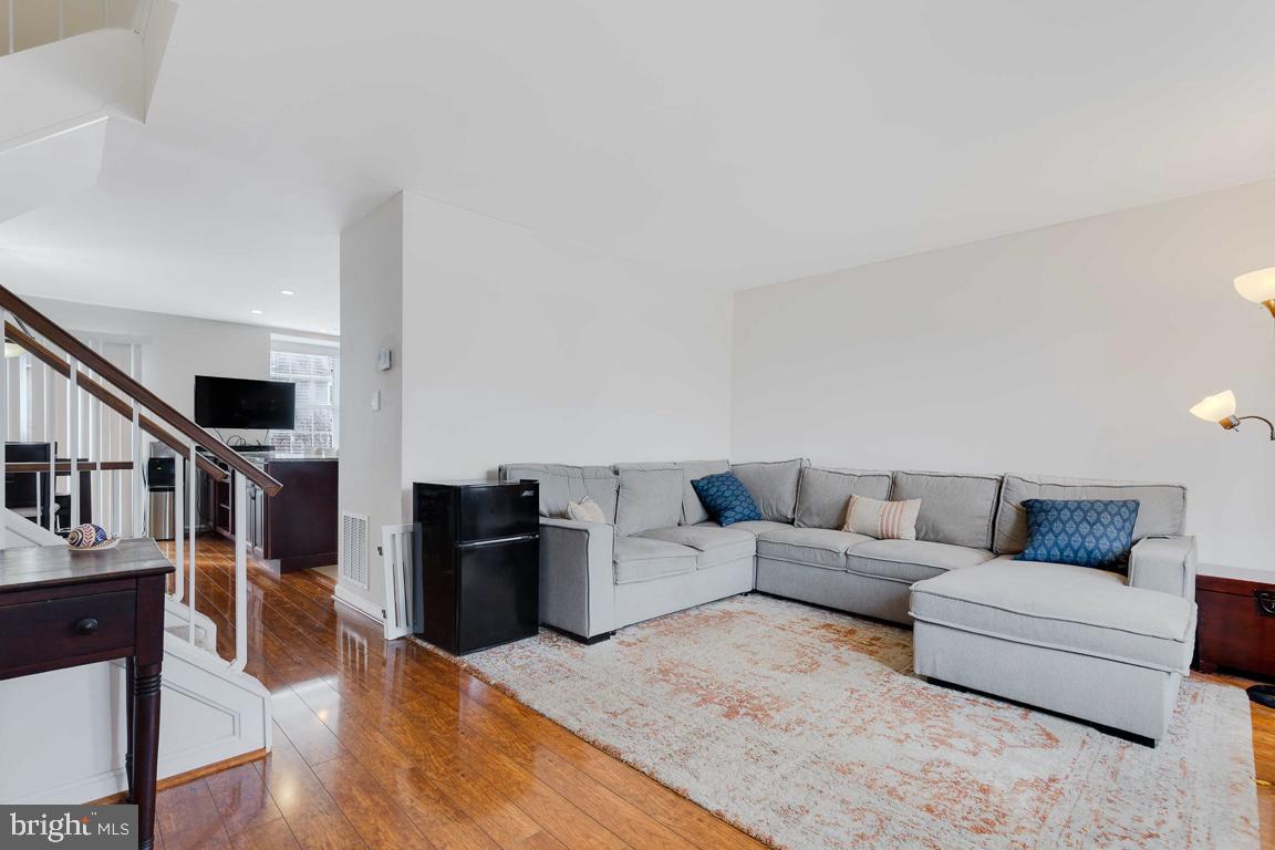 DEVONSHIRE TOWNHOMES - Residential