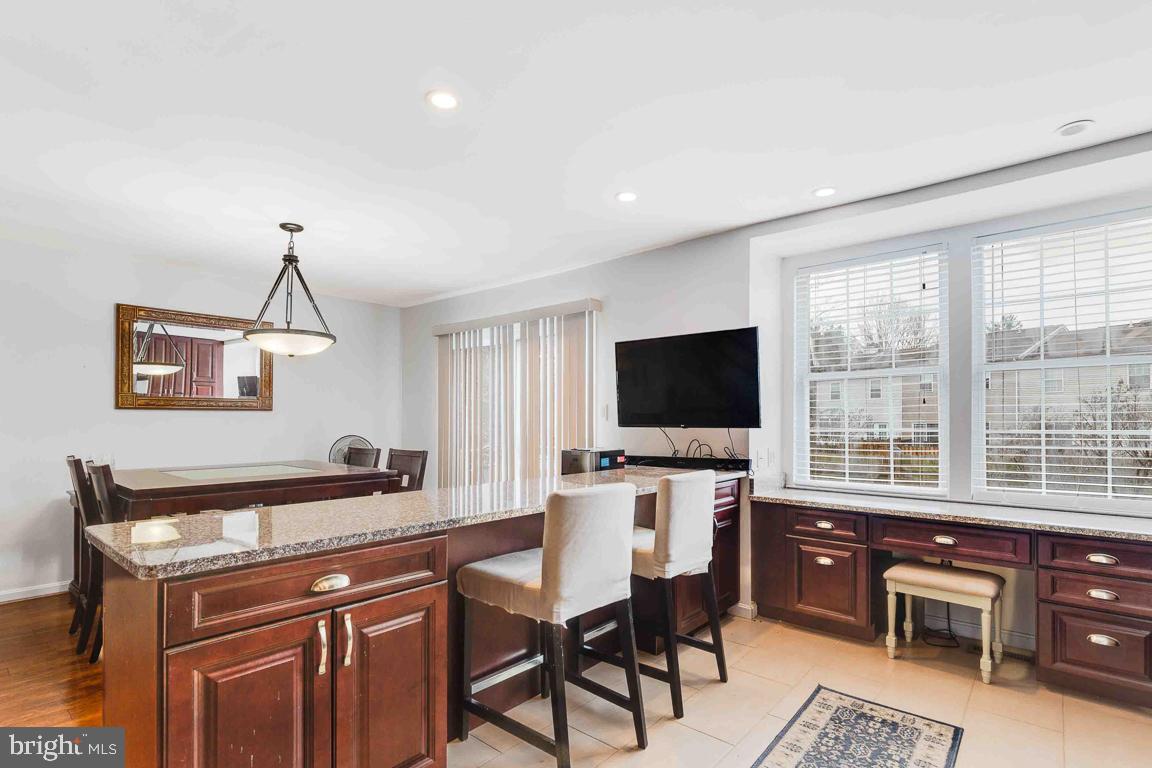 DEVONSHIRE TOWNHOMES - Residential