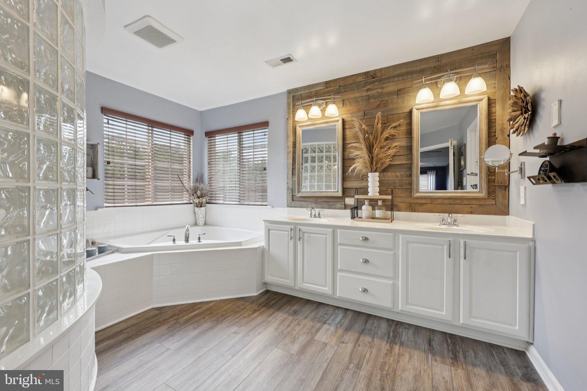 BEN OAKS - Residential