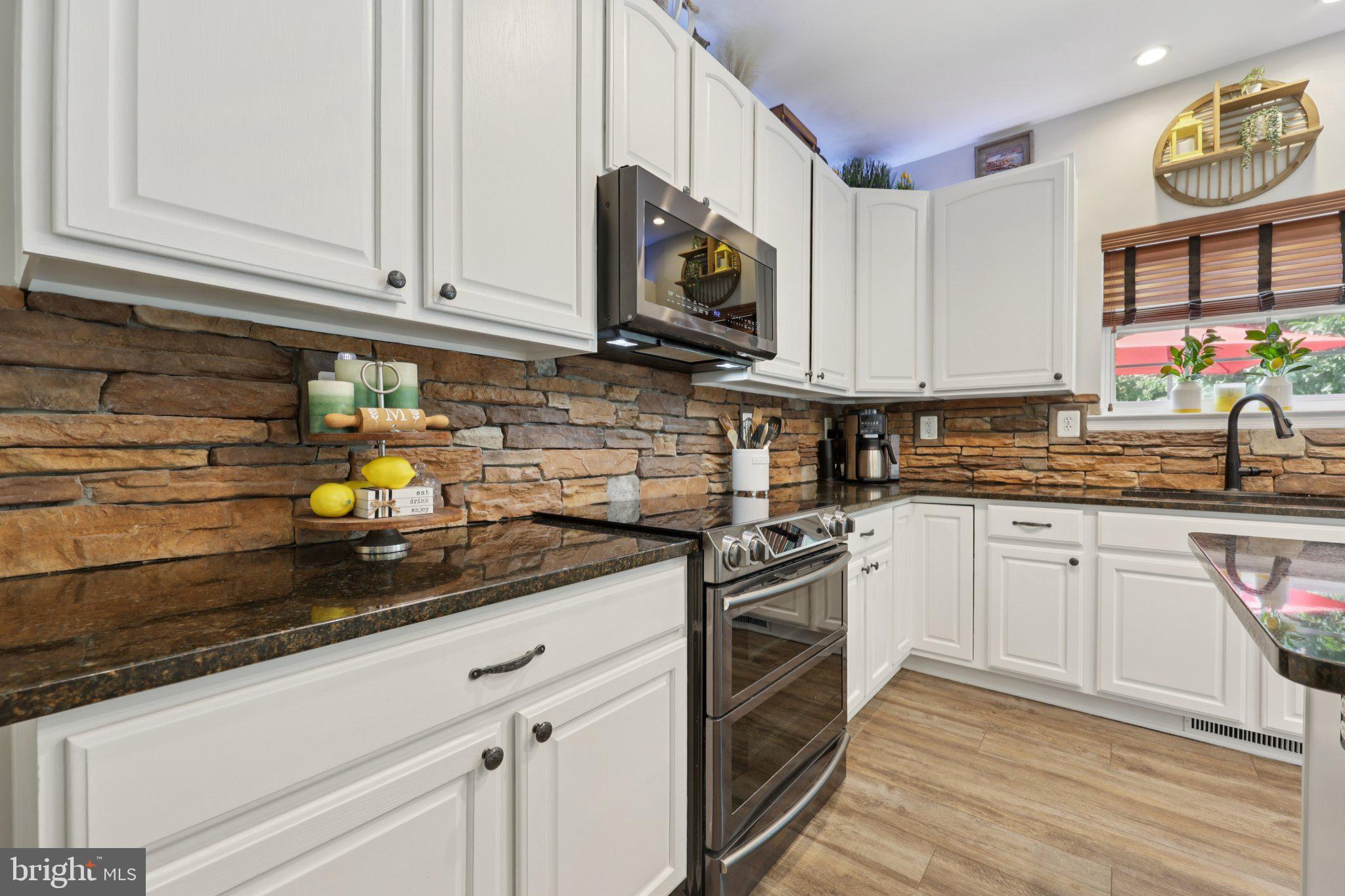 BEN OAKS - Residential