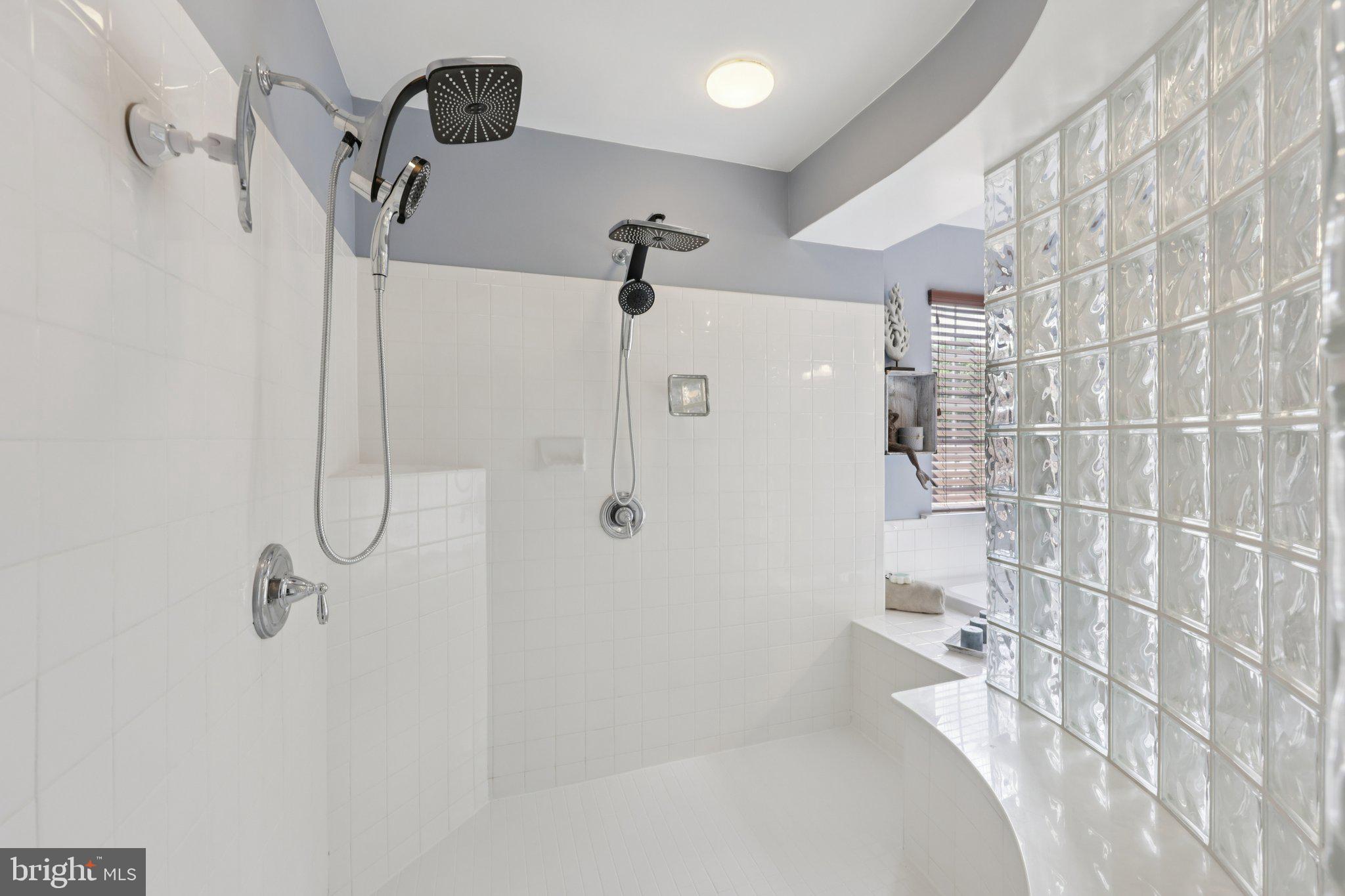 BEN OAKS - Residential