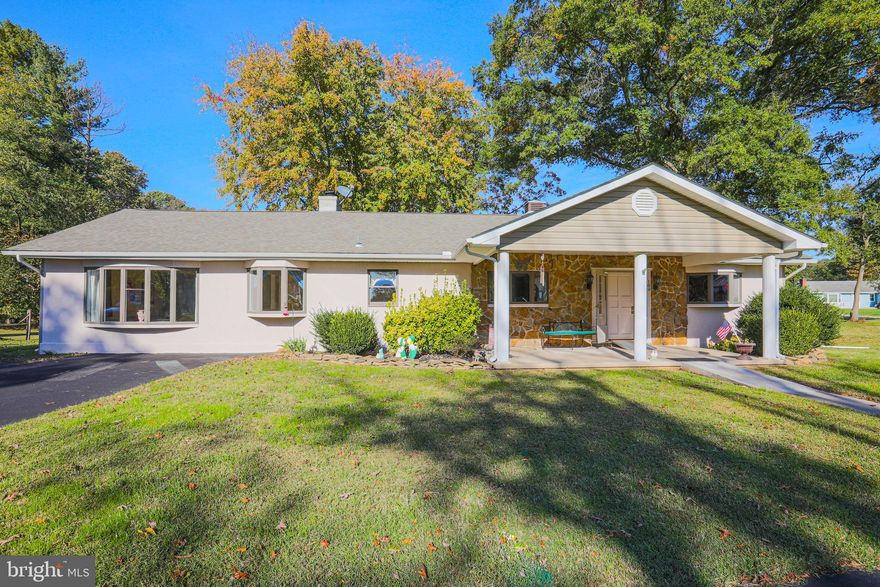 COVID-19, SELLER REQUIRES GLOVES, AND AT LEAST 3 PLY PAPER MASKS OR CLOTH MASKS, ALSO NO MORE THEN THREE PEOPLE ALLOWED IN THE HOUSE PER SHOWING INCLUDING THE AGENT. BEAUTIFUL 3 BEDROOM 2 BATH RANCHER THAT SITS ON ALMOST AN ACRE. MOST THINGS IN THE HOUSE UPDATED IN 2011. WONDERFUL SCREENED IN BACK PORCH FOR RELAXING. KITCHEN HAS GRANITE COUNTERS AND STAINLESS STEEL. MASTER BEDROOM HAS AN ON SUITE BATHROOM. TOP NOTCH WATER PURIFIER AND FILTRATION SYSTEM. THIS BEAUTY WON'T LAST LONG.