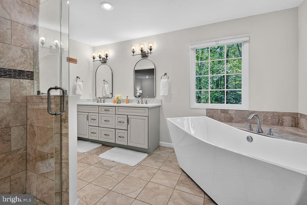 2511 CHARLESTOWN LANE